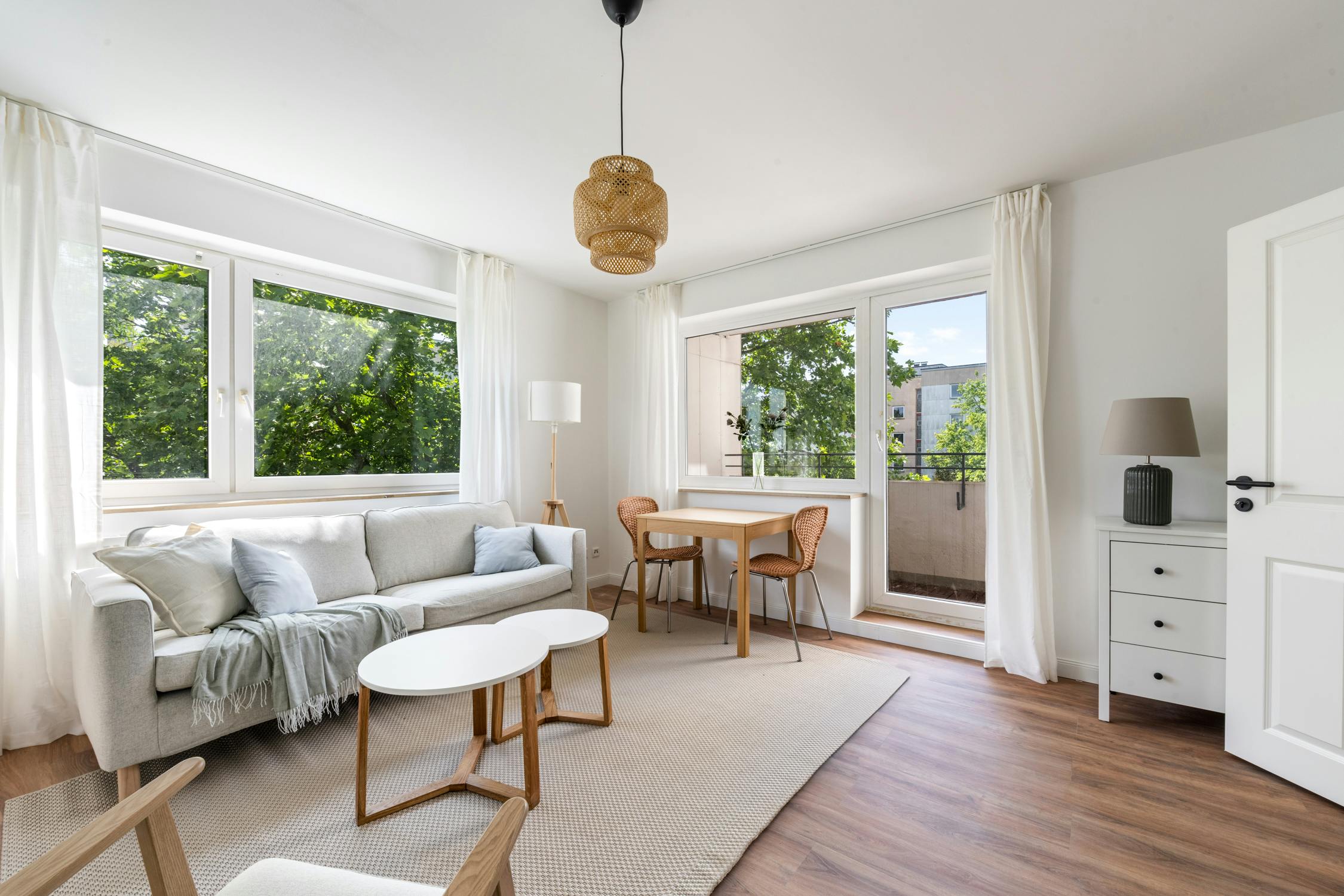 公寓 正在以 €1,420 的月租出租，其位于 Bremen, Graubündener Straße