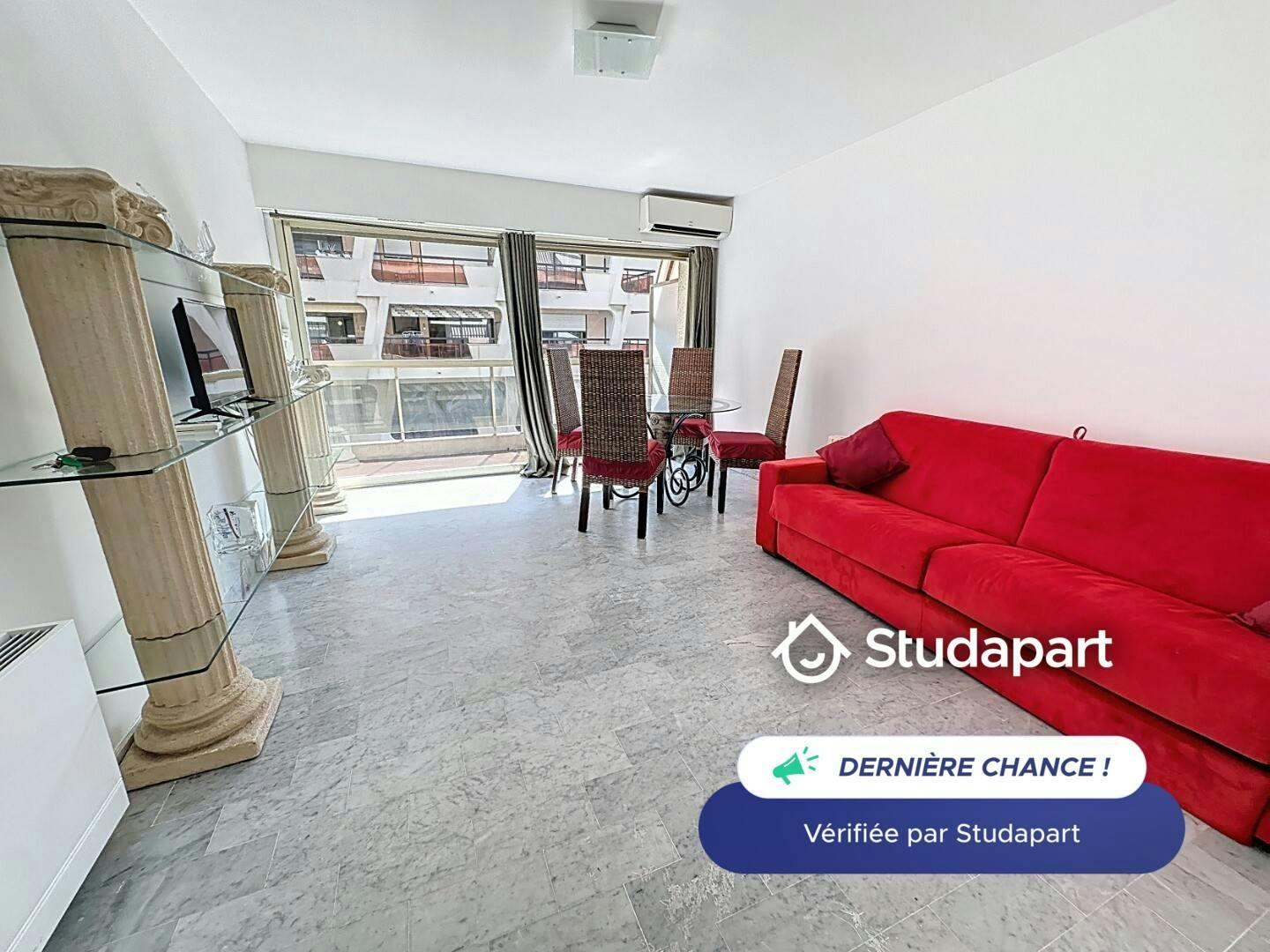 Apartment for rent for €750 per month in Antibes, Boulevard Raymond Poincaré