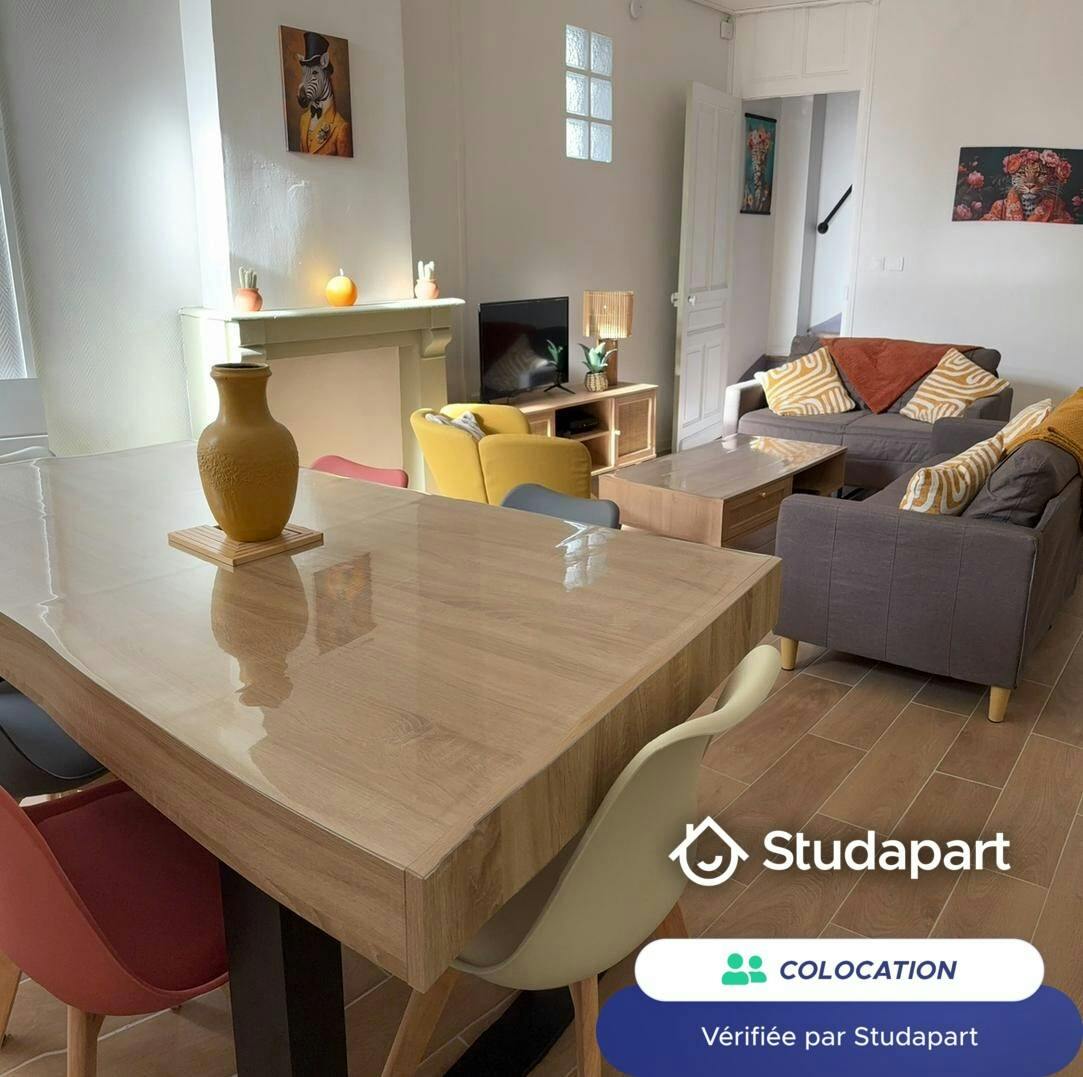 私人房间 正在以 €515 的月租出租，其位于 Lens, Route de Lille