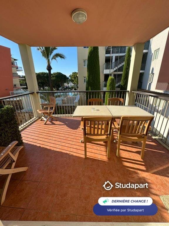 Apartment for rent for €1,350 per month in Antibes, Avenue Frédéric Mistral