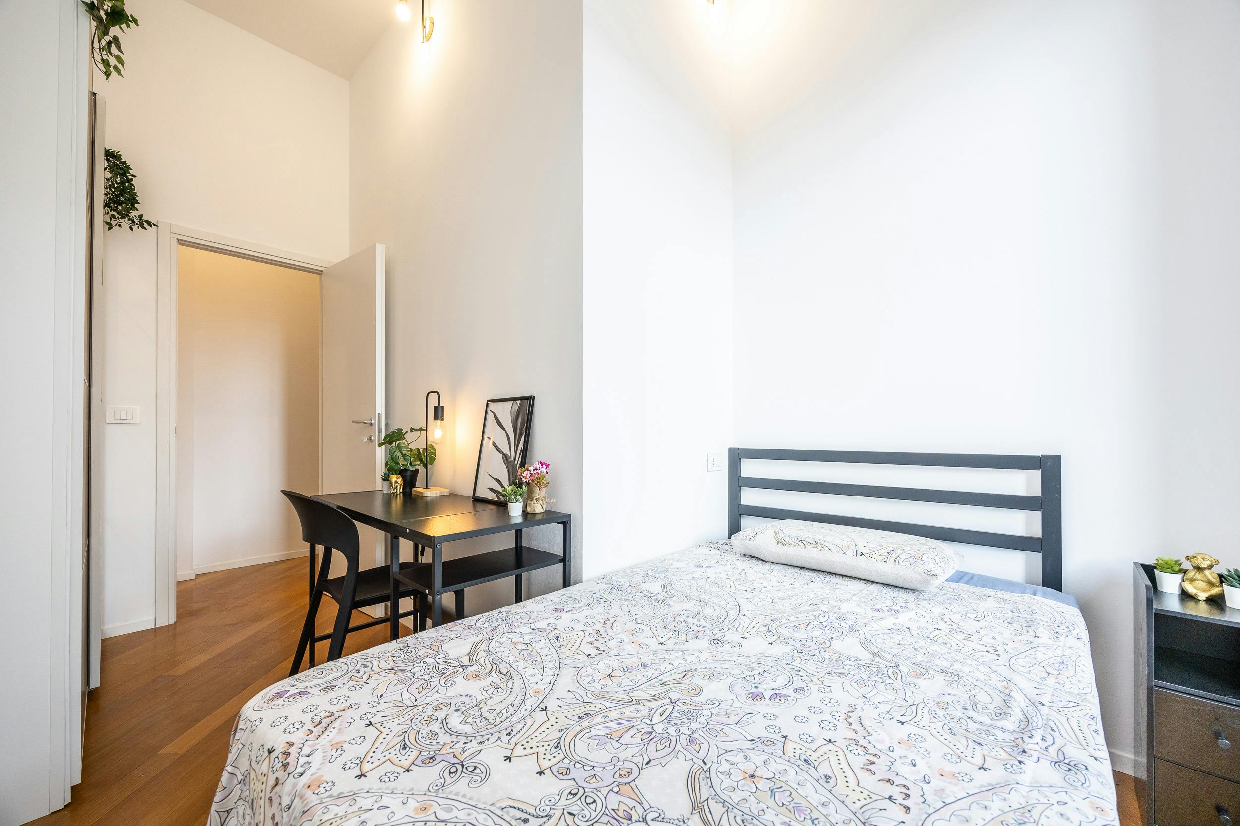 Piazza Argentina, Milan preview