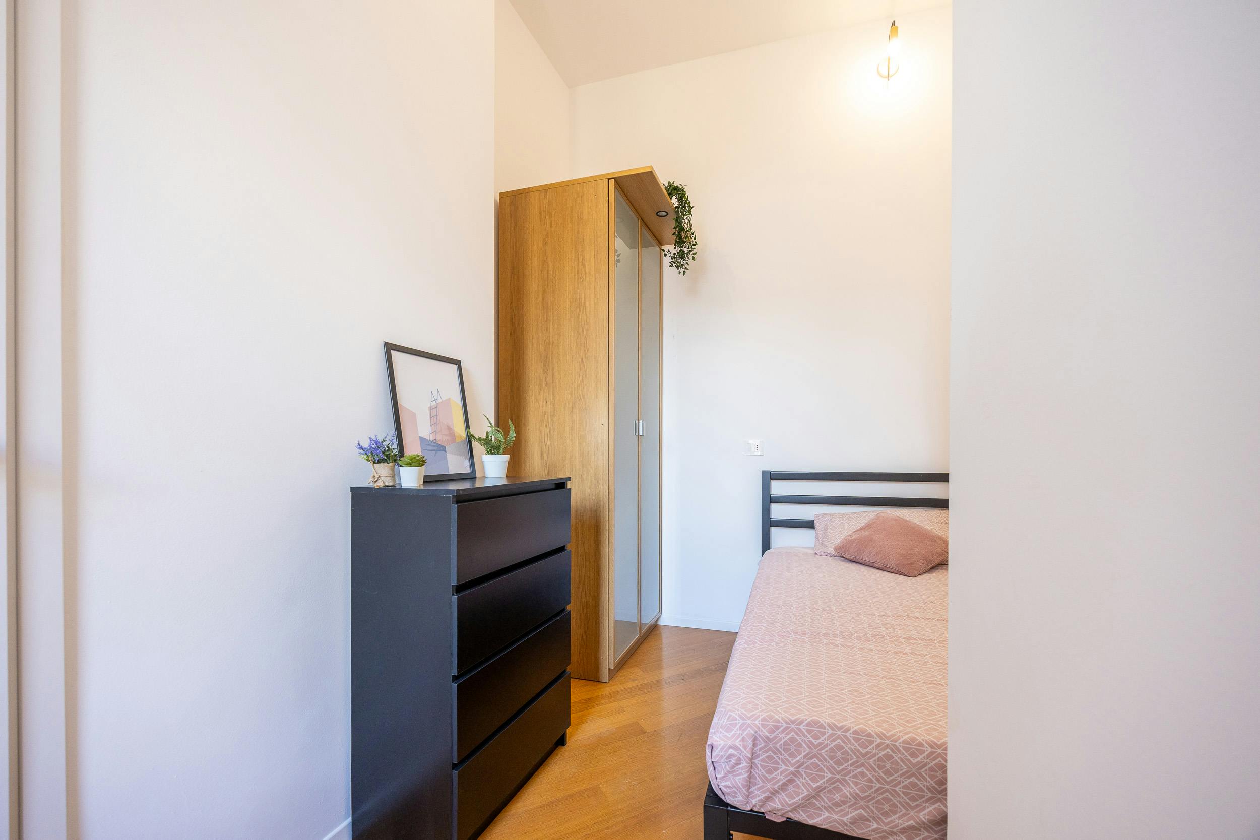 Private room for rent for €740 per month in Milan, Piazza Argentina