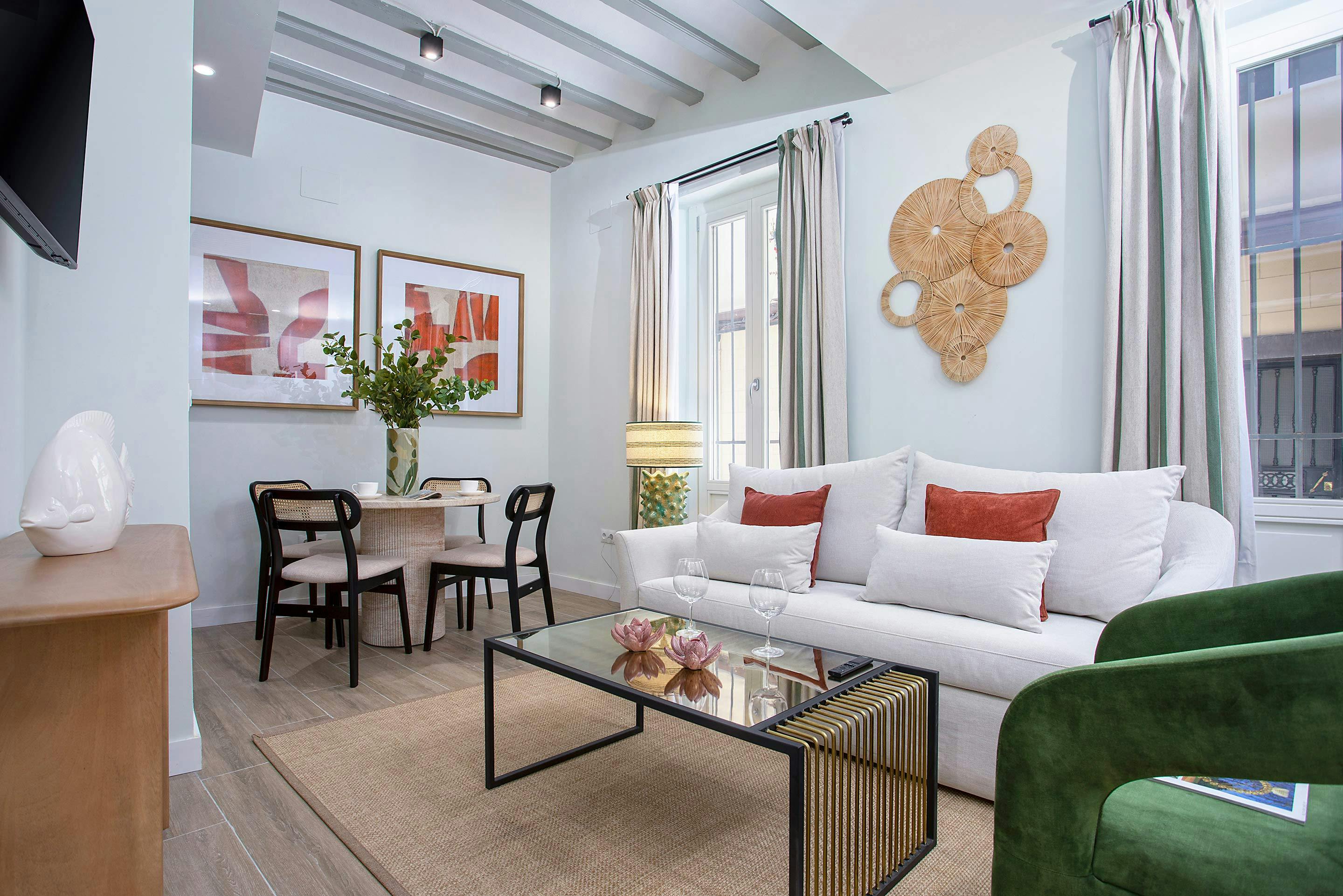 Apartment for rent for €2,236 per month in Cadiz, Calle Patrocinio