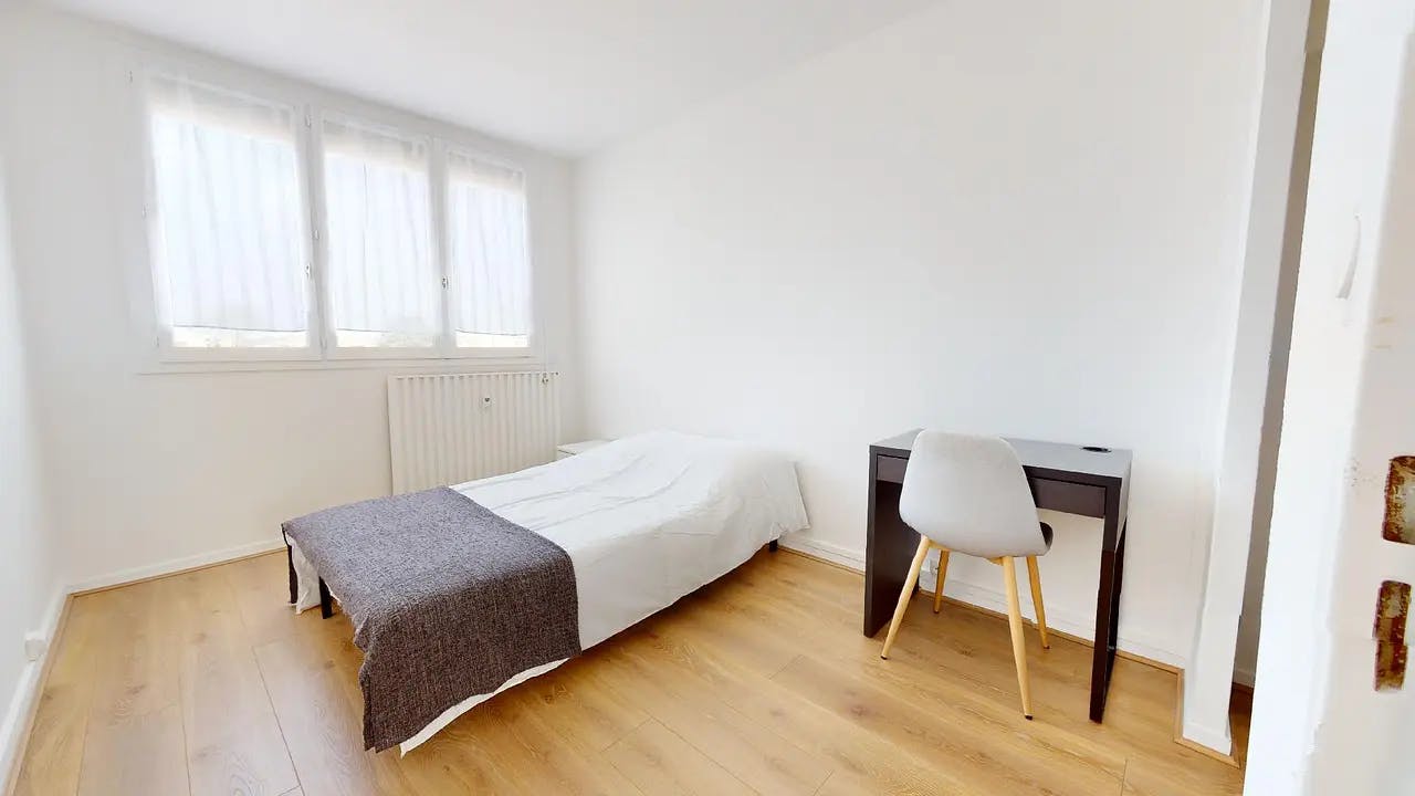 Private room for rent for €450 per month in Bron, Avenue Pierre Brossolette