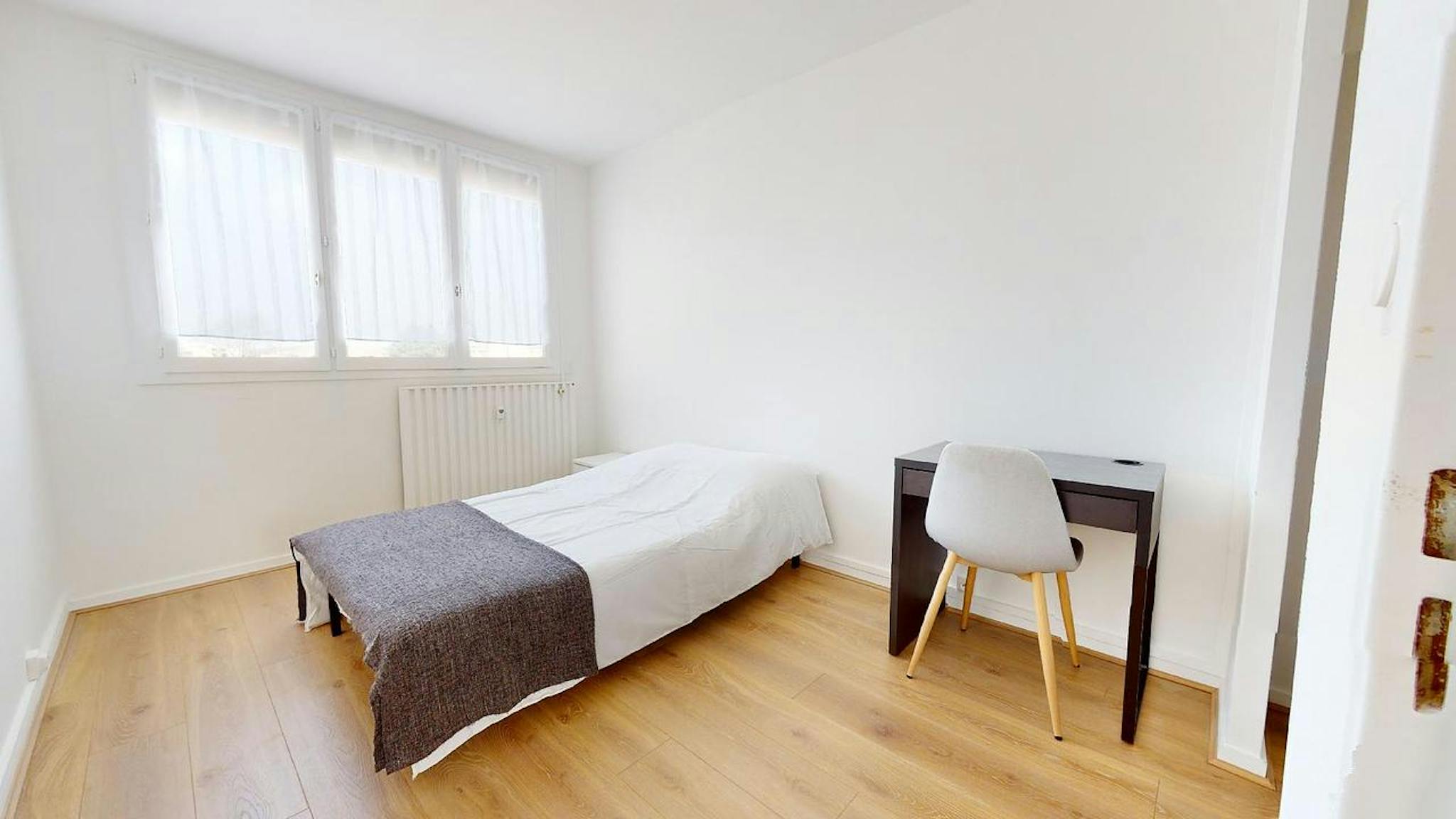 Avenue Pierre Brossolette, Bron preview