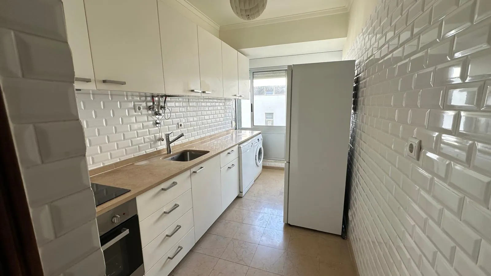 2-Bedroom Apartment in Rua Sarmento de Beires, Lisbon (1668739) ROOM 1