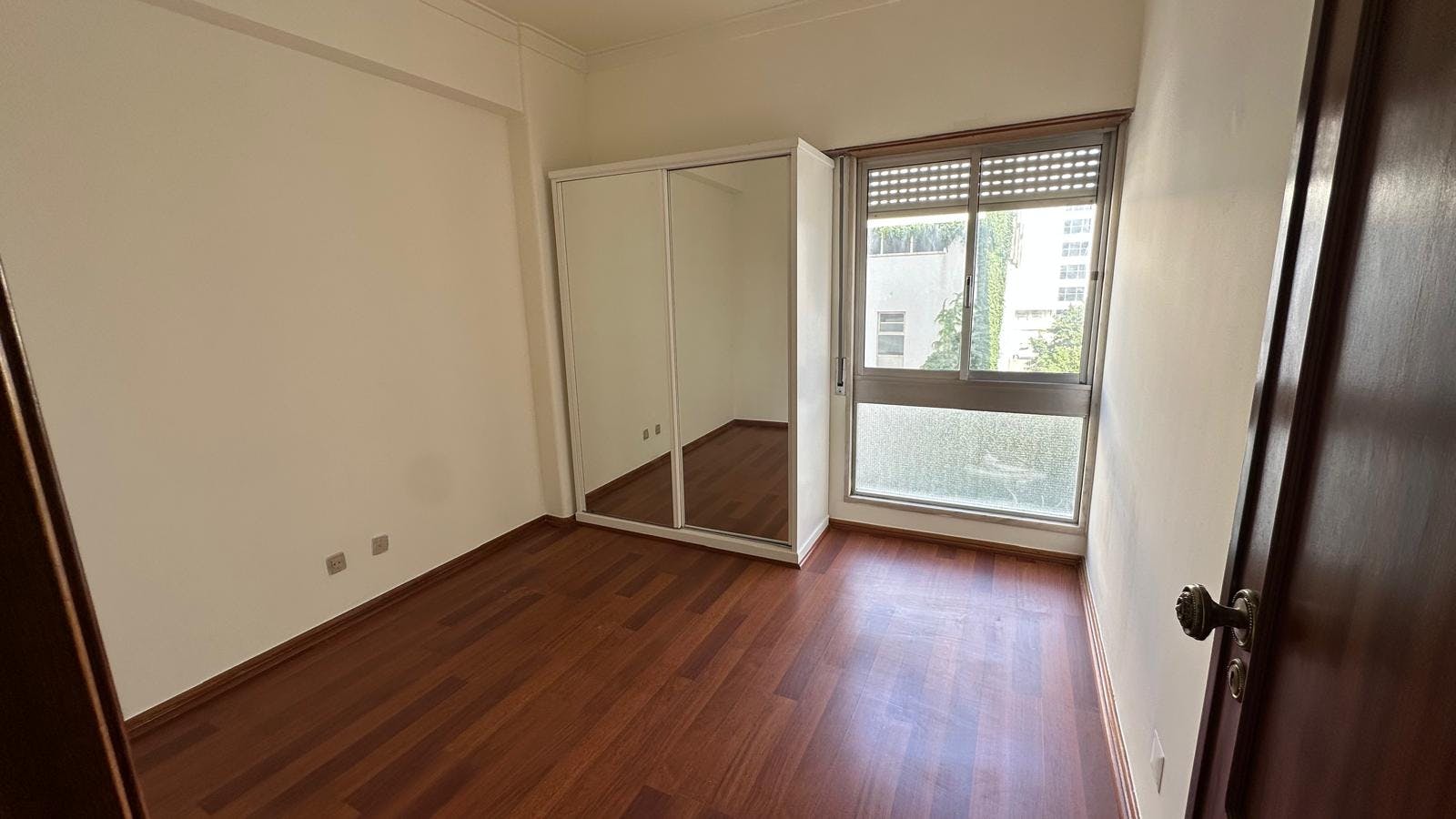 Квартира за оренду для 1 400 EUR на місяць у Lisbon, Rua Sarmento de Beires