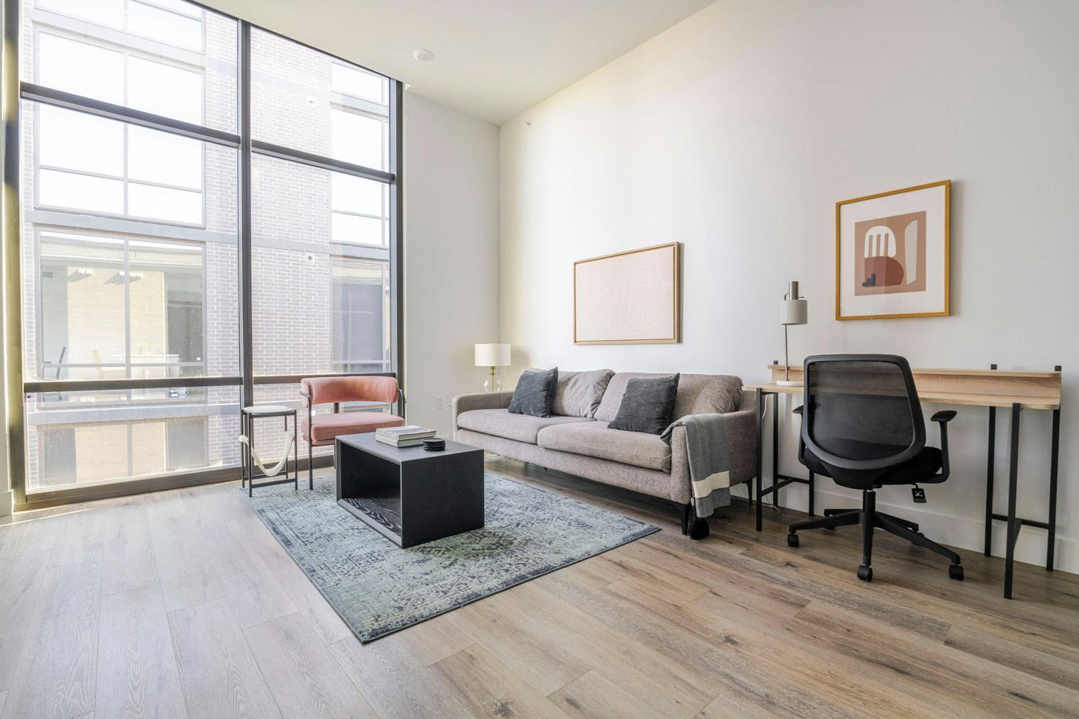 Студия сдается в аренду за $4,899 в месяц в Austin, Barton Springs Road