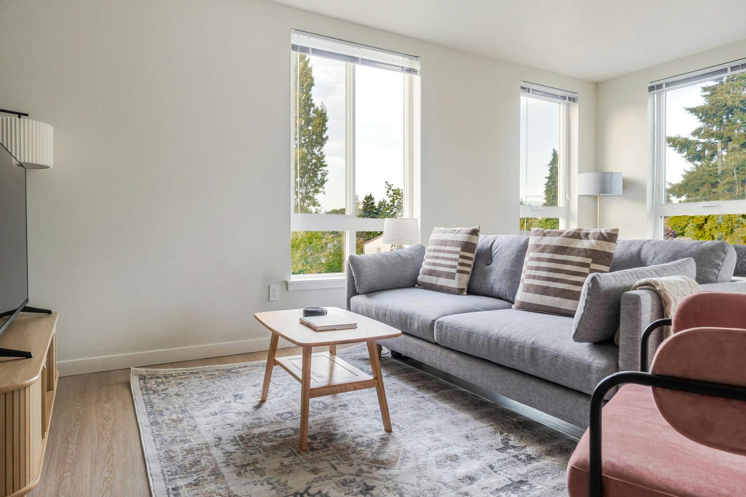 Appartement te huur voor $3,312 per maand in Shoreline, Midvale Avenue North