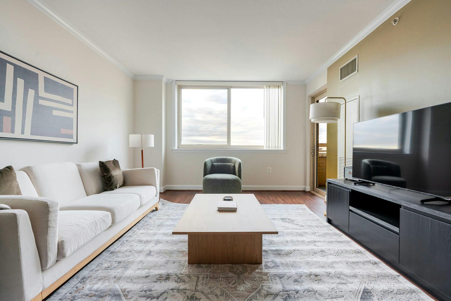 公寓 正在以 $3,966 的月租出租，其位于 Arlington, Fairfax Drive