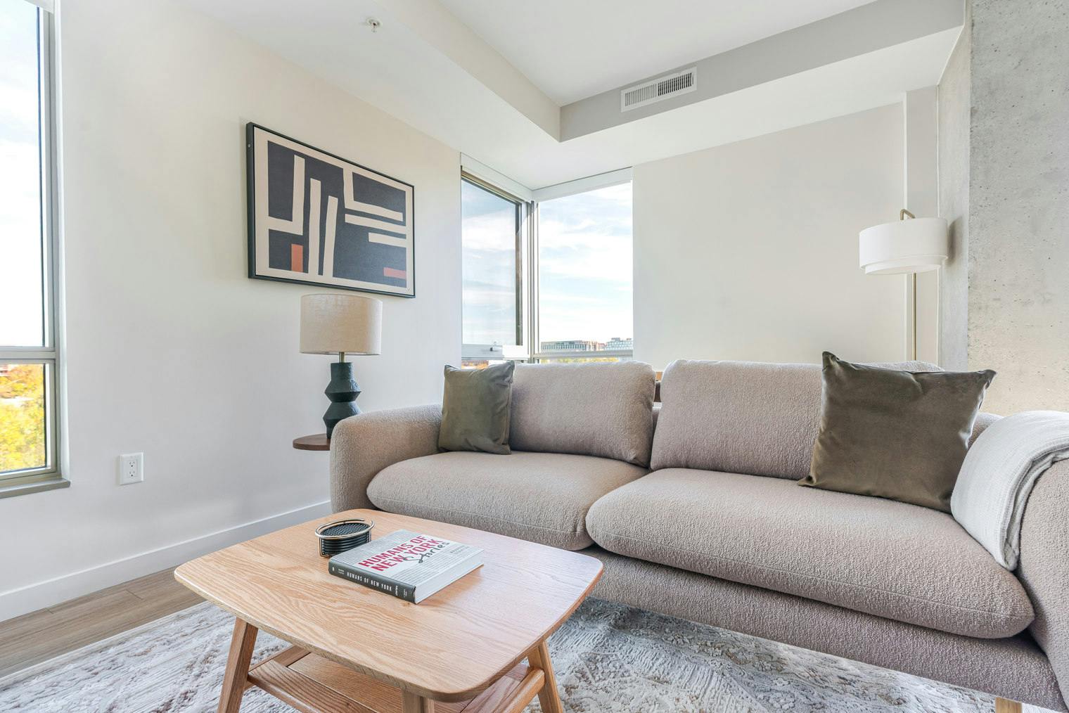 公寓 正在以 $5,988 的月租出租，其位于 Washington, D.C., M Street Southwest