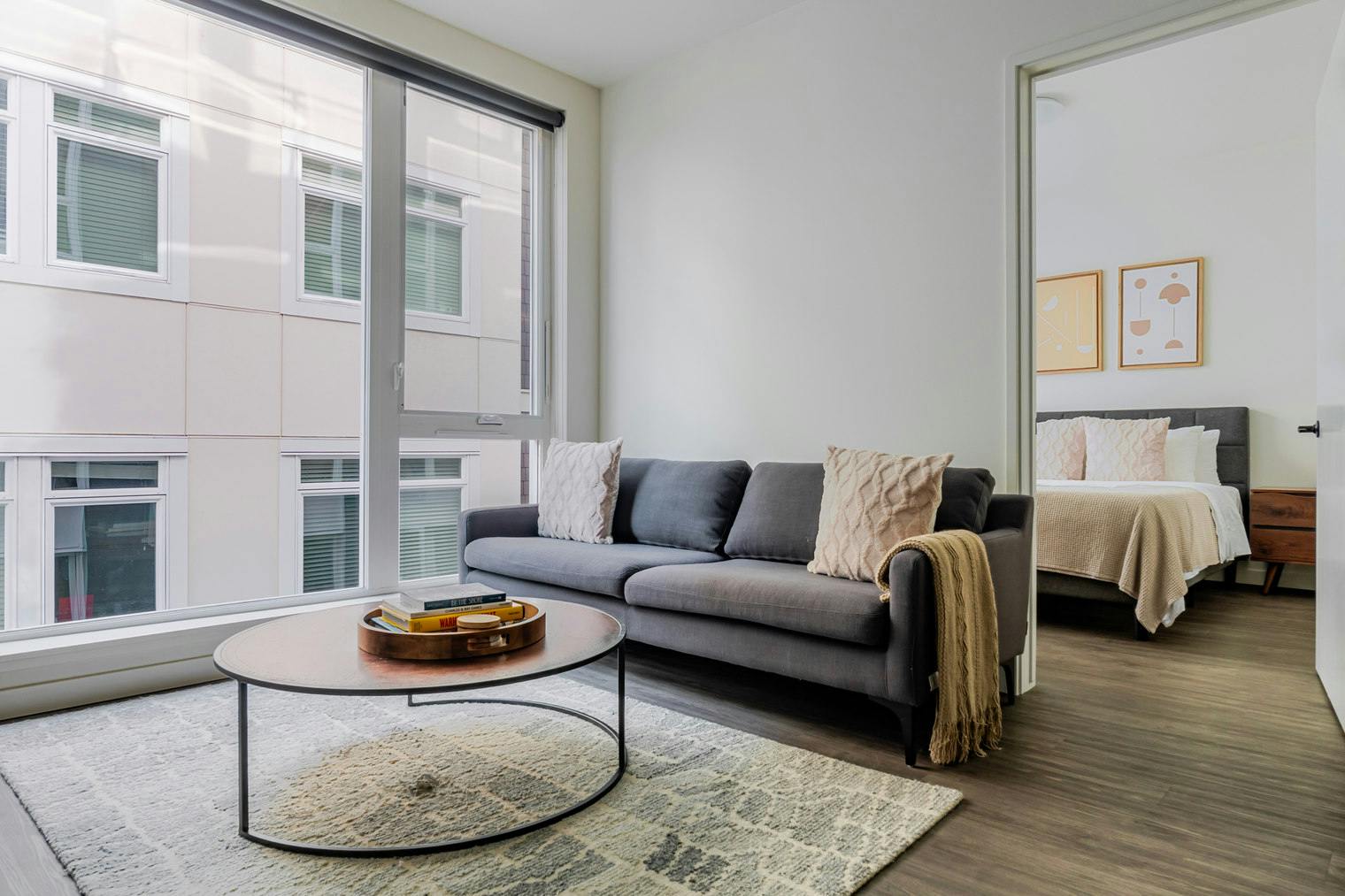 公寓 正在以 $3,750 的月租出租，其位于 Bellevue, Northeast 10th Street