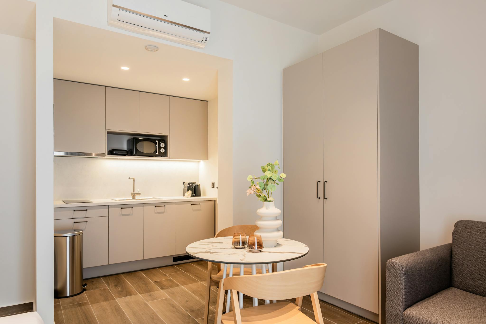 Kleomenous, Athina preview