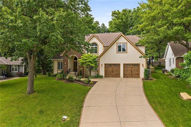 Отдельная комната сдается в аренду за $1,200 в месяц в Blue Springs, Southwest Wintergreen Lane