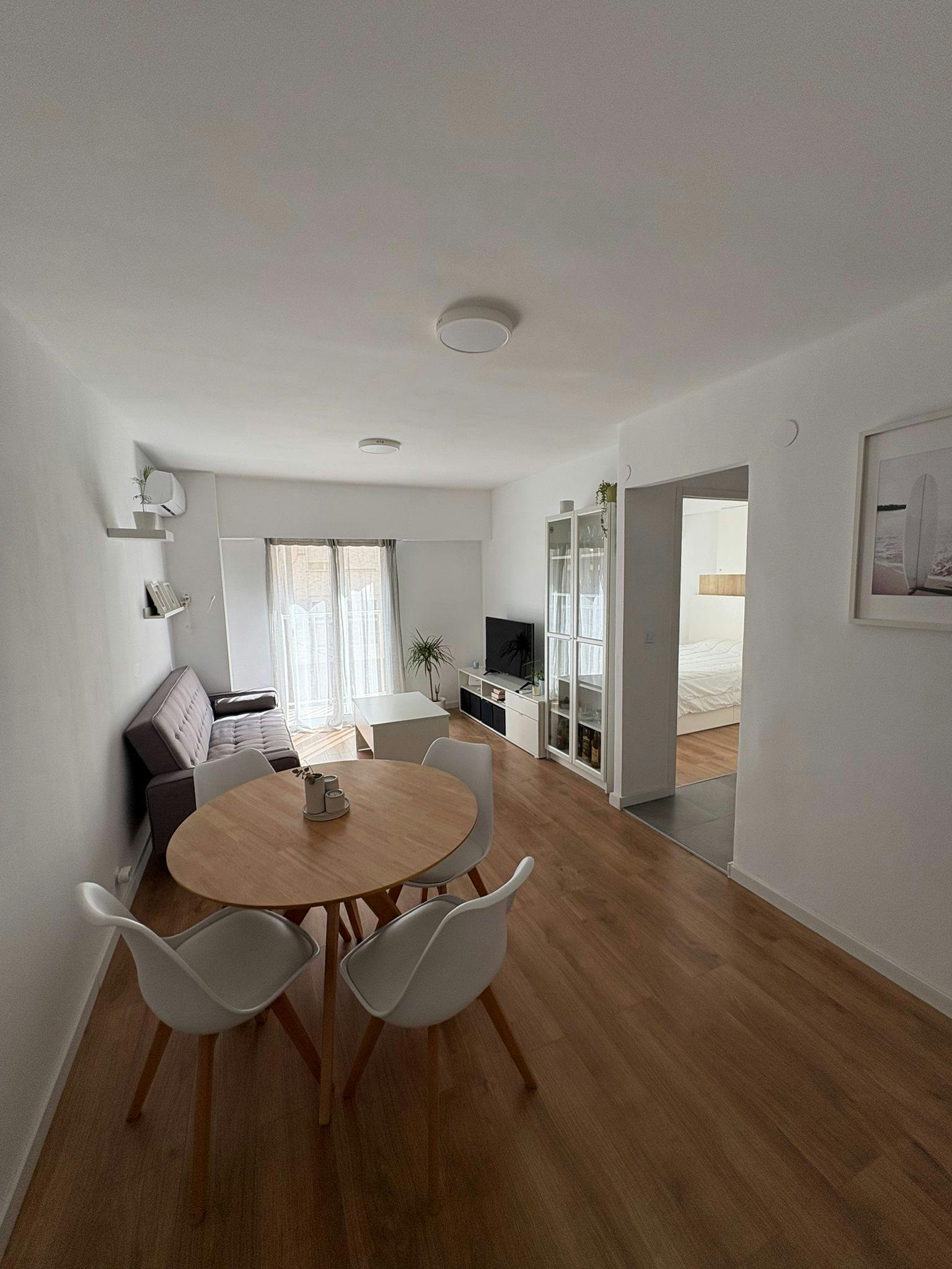 Apartment for rent for €1,500 per month in Valencia, Carrer de Joan Verdeguer