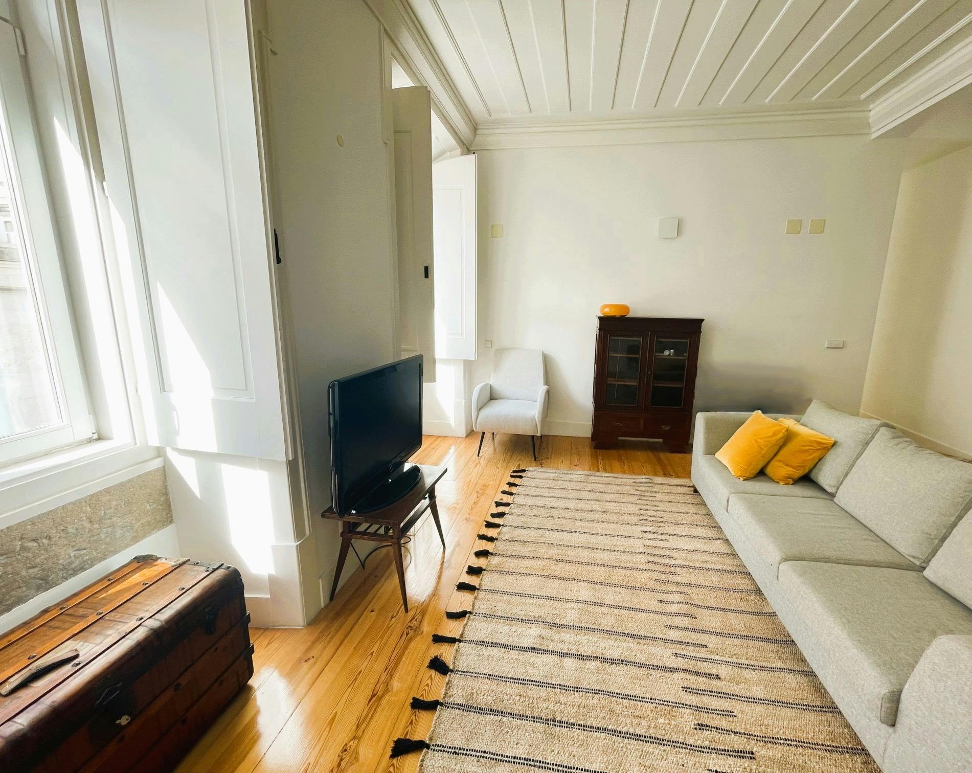 Apartment for rent for €3,999 per month in Lisbon, Rua de São Julião