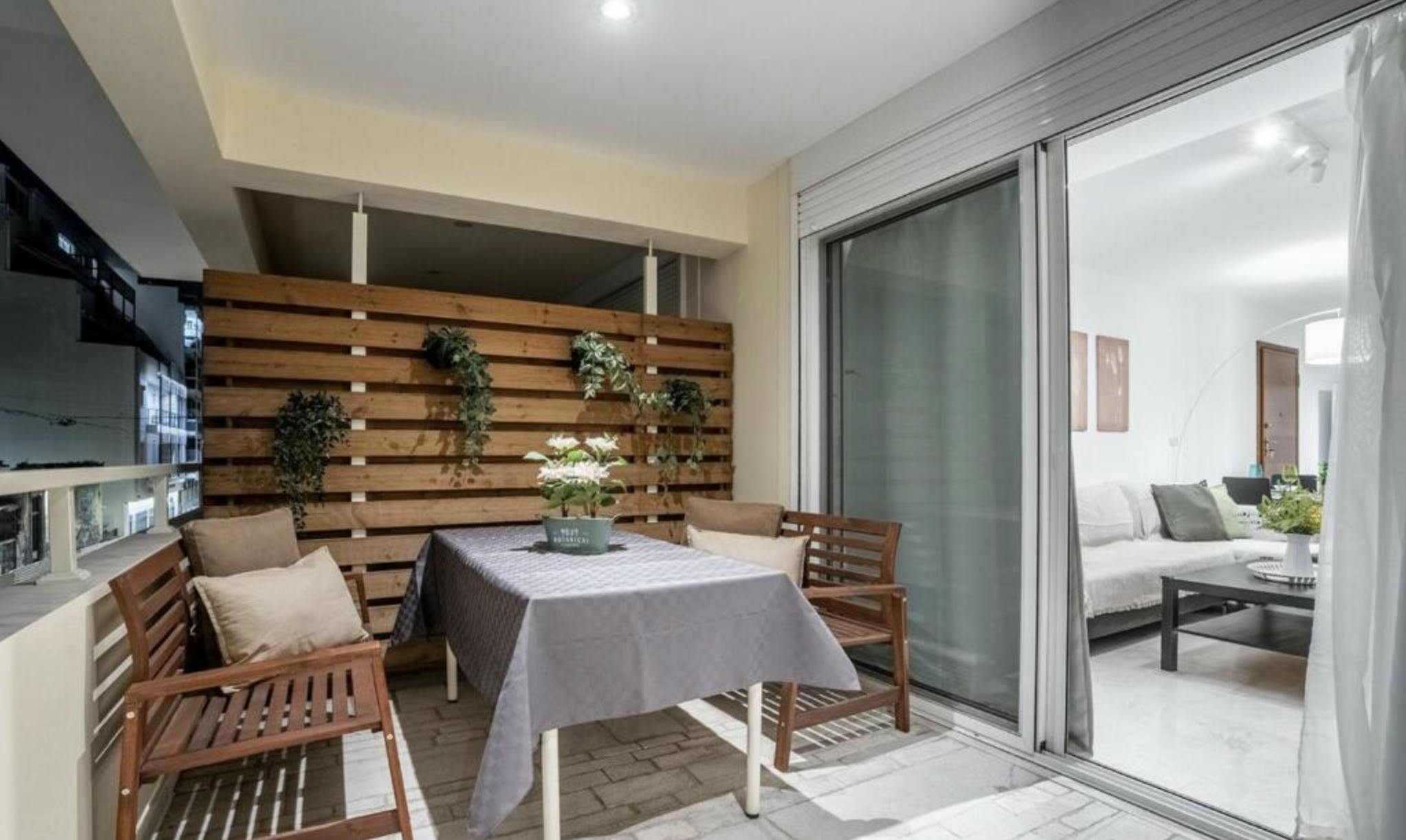 Apartment for rent for €1,700 per month in Athina, Iosif Ton Rogon