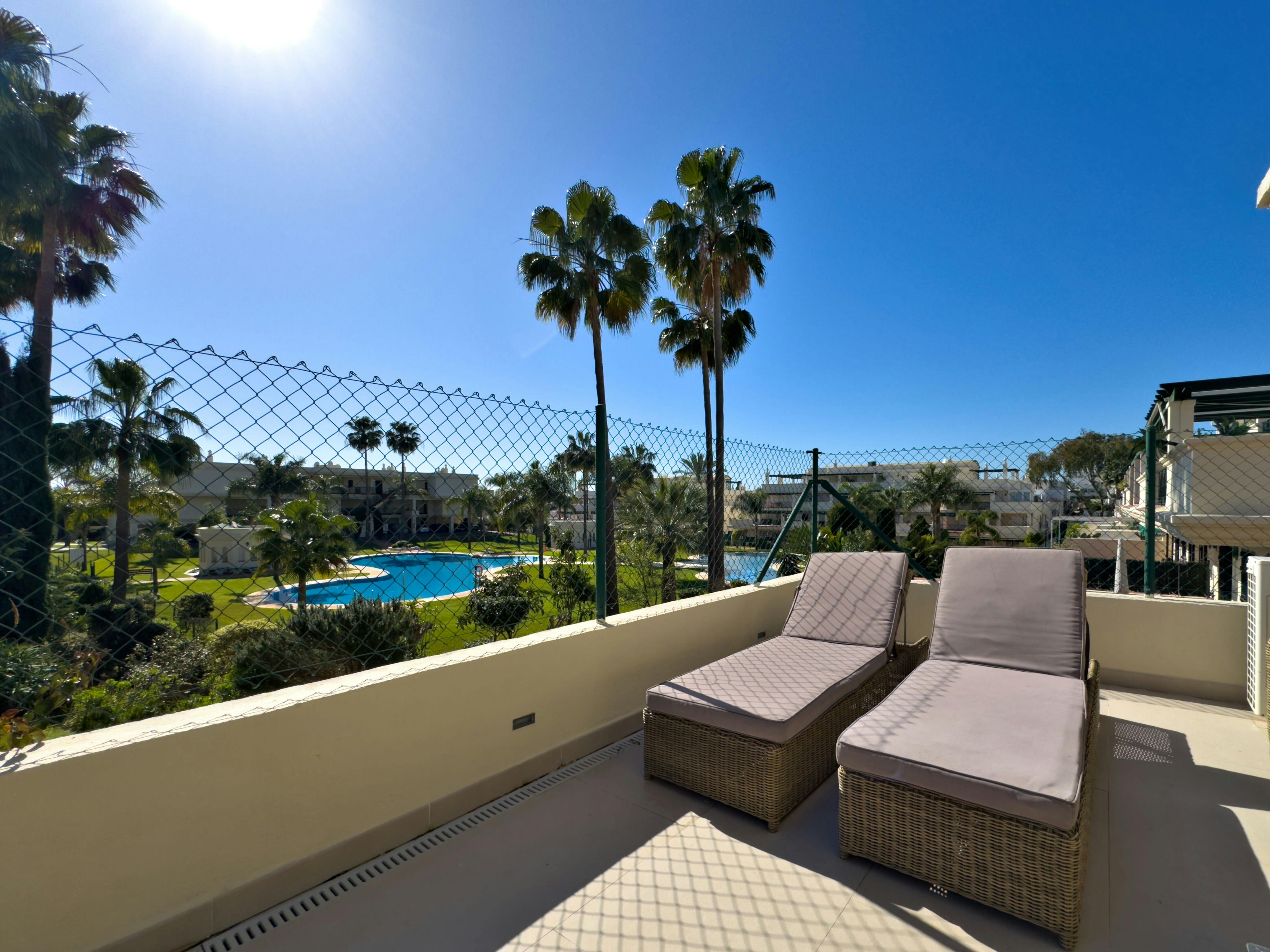 Building for rent for €3,000 per month in Marbella, Calle Río Duero