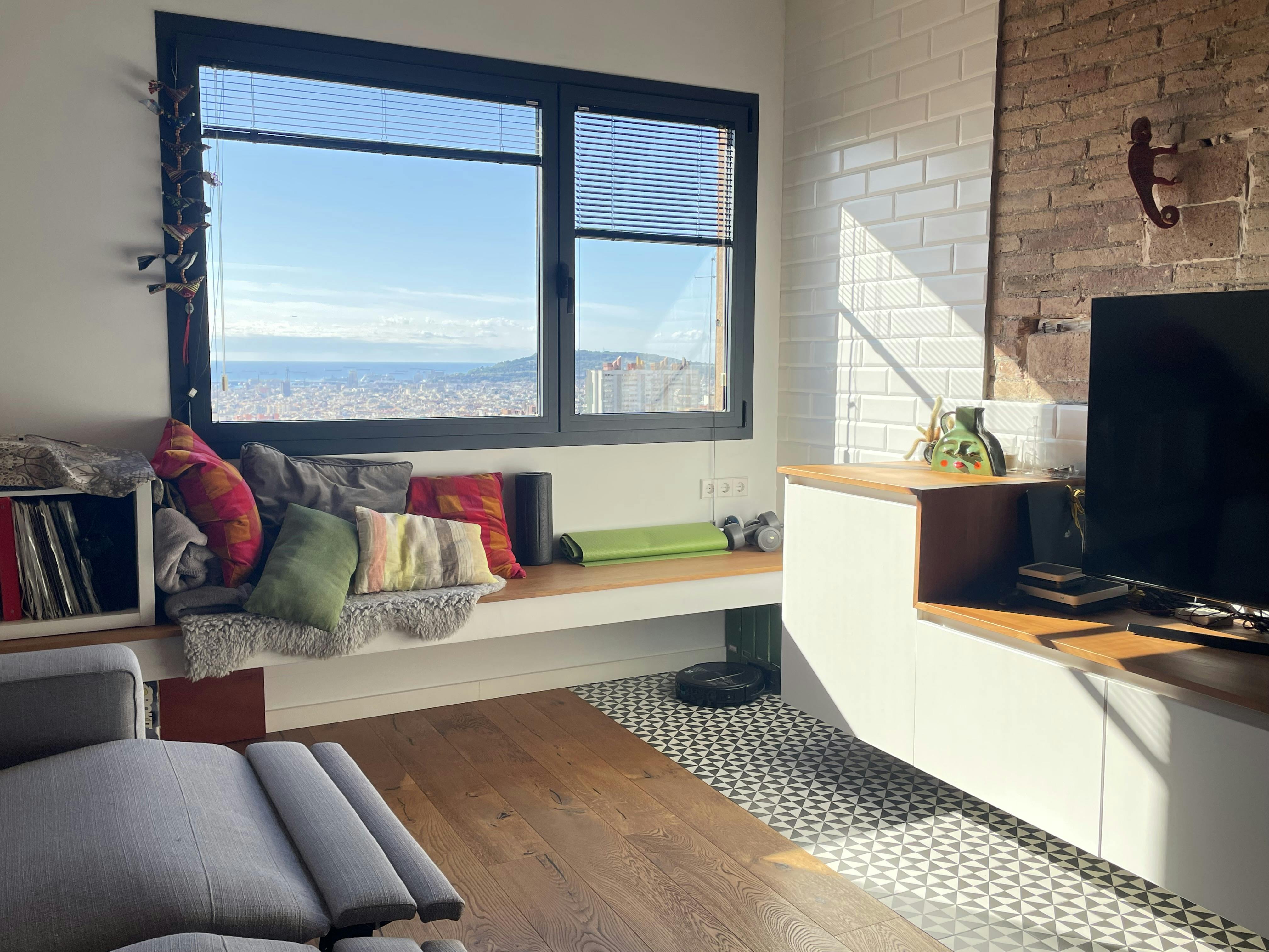 公寓 正在以 €2,100 的月租出租，其位于 Barcelona, Carrer de Josep Serrano