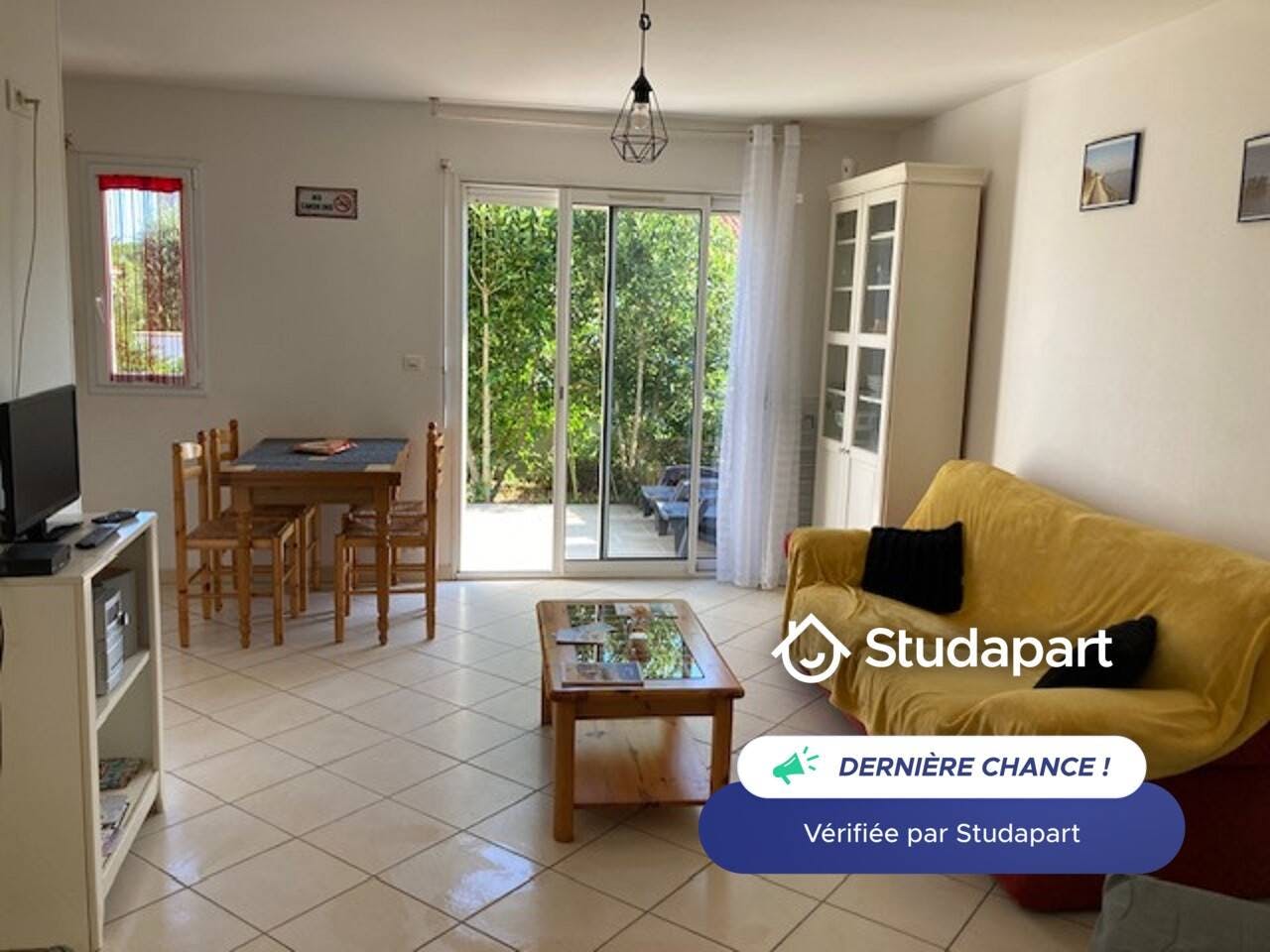 Appartement à louer pour 690 €/mois à Yves, Rue Jean Moulin
