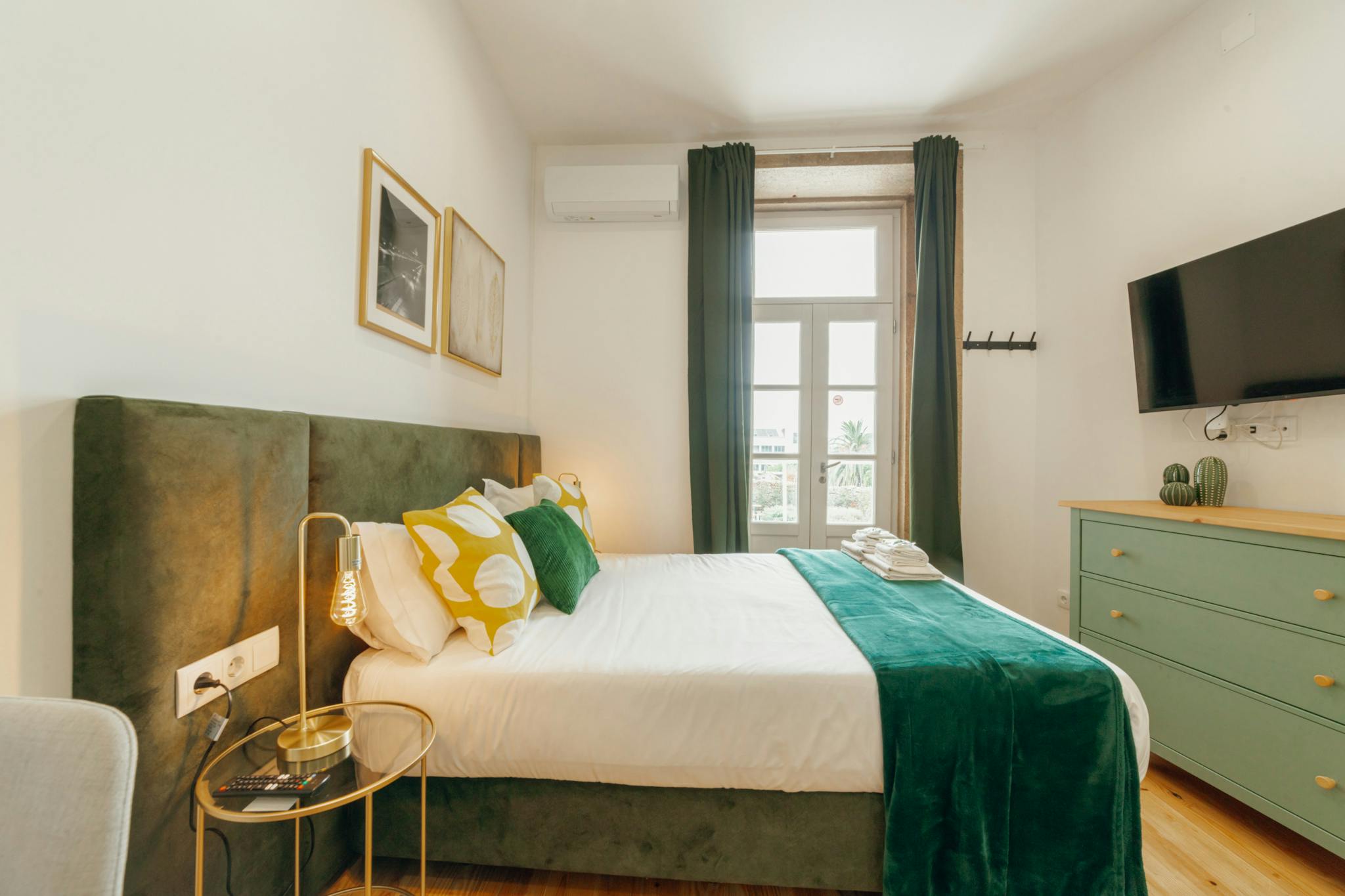 Rua da Lapa, Porto preview