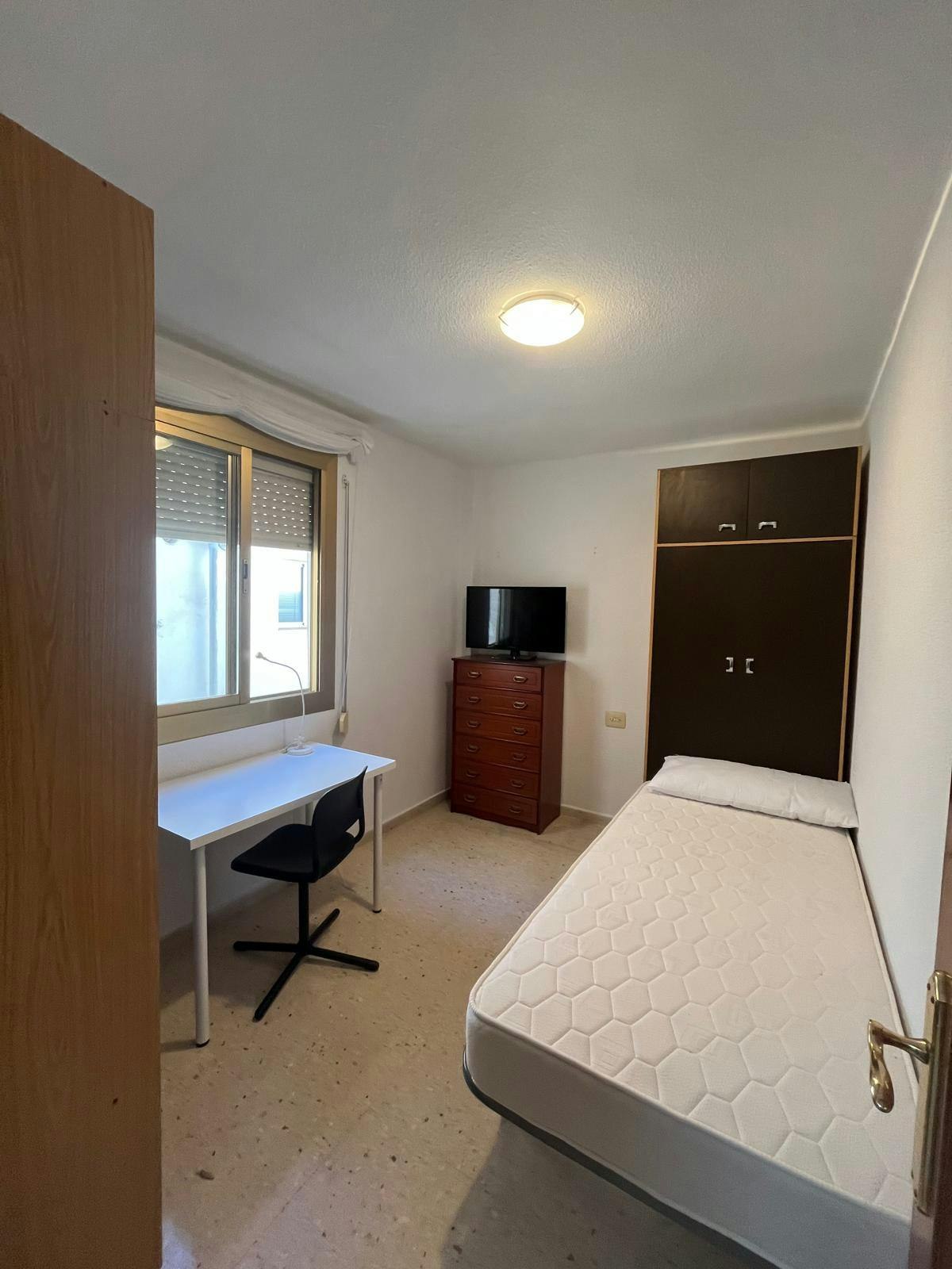 Privé kamer te huur voor € 450 per maand in Valencia, Avinguda de Valladolid