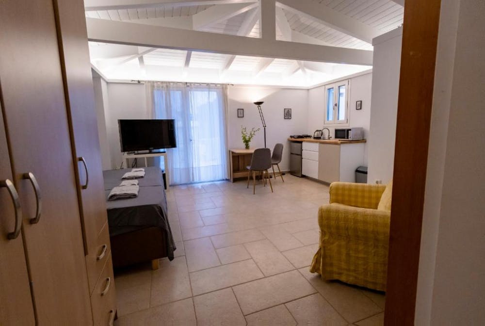 Studio à louer pour 100 €/mois à Néa Mákri, Elpidos