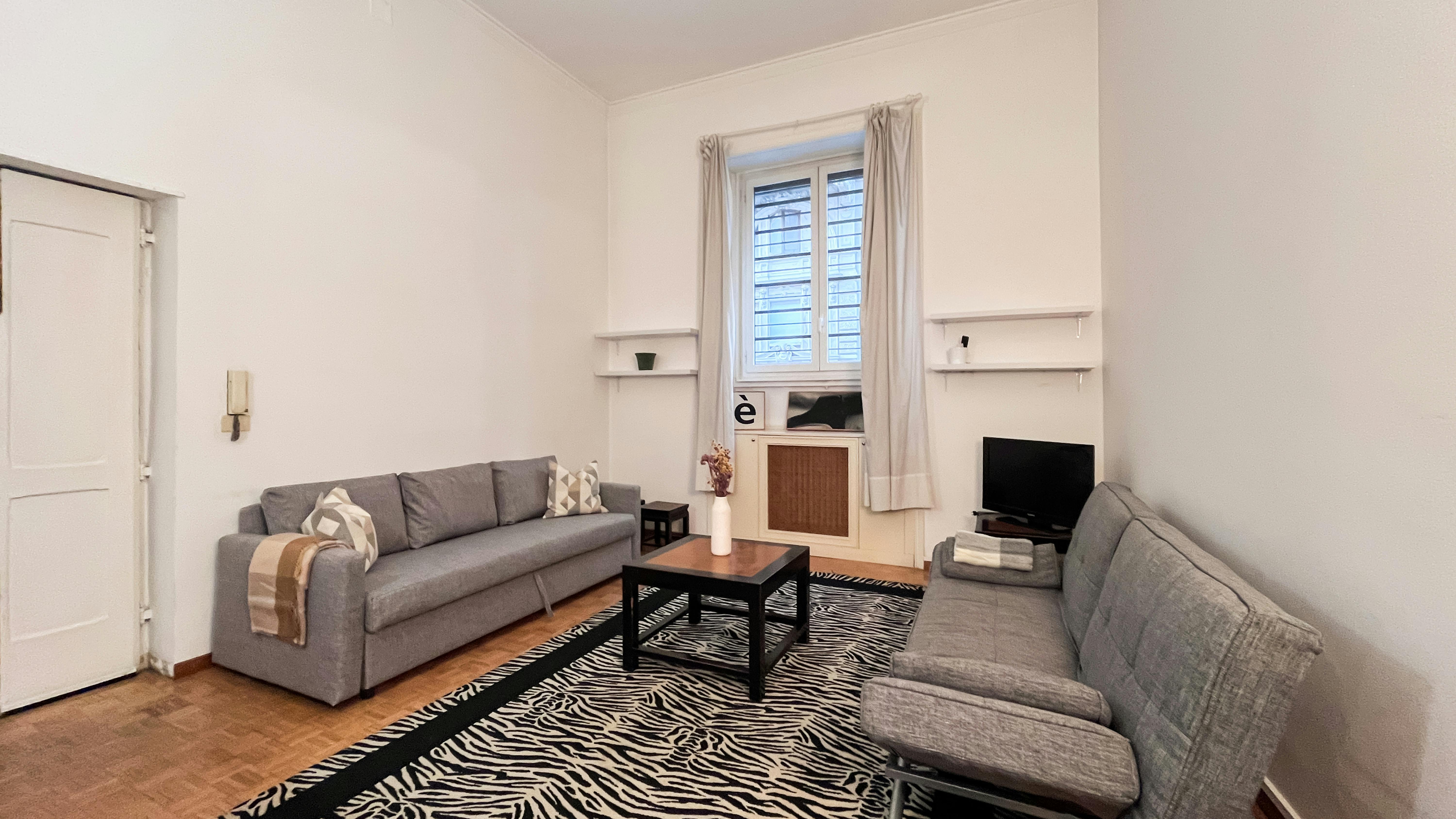 Apartment for rent for €1,850 per month in Milan, Via Cappuccini