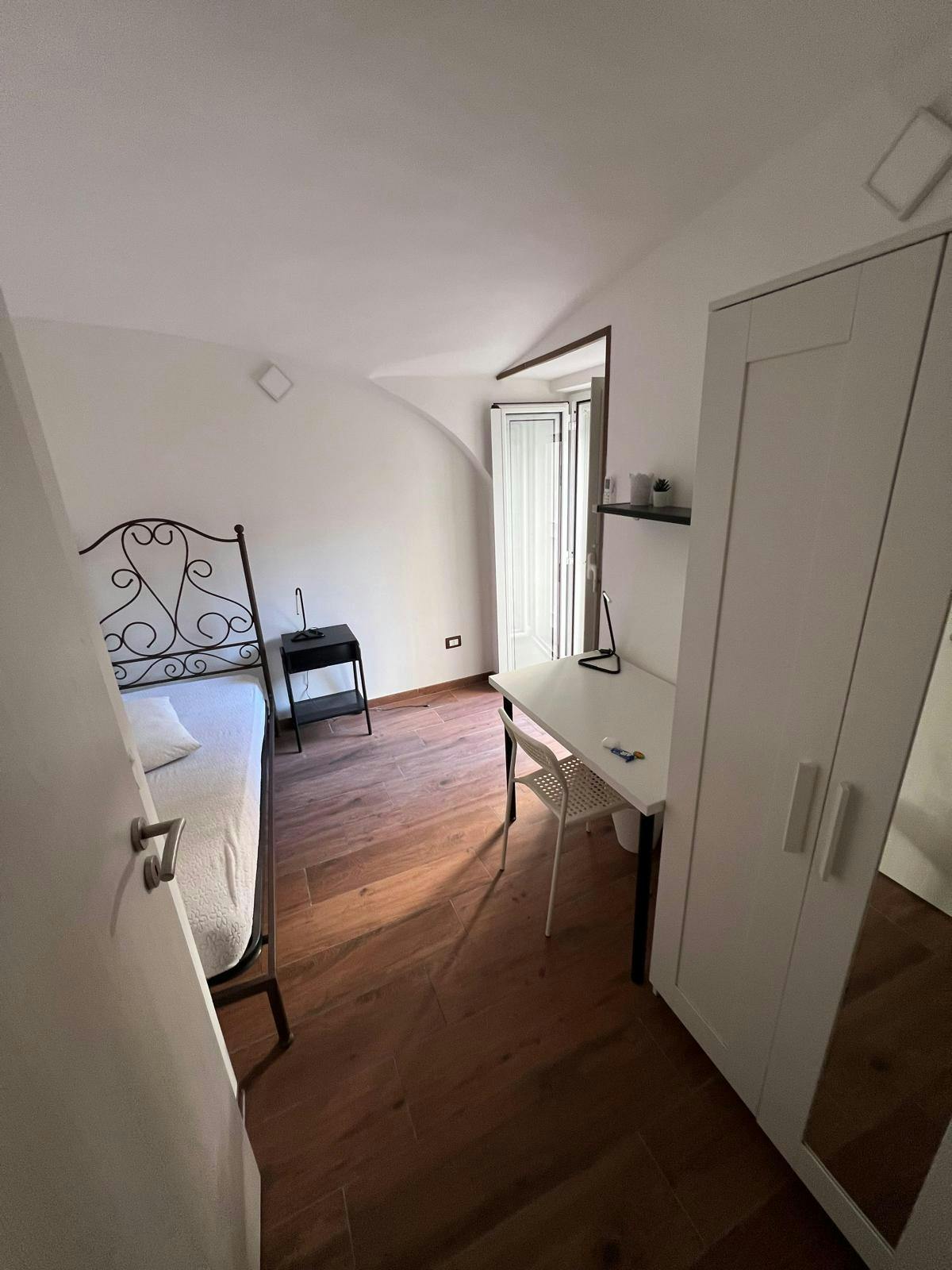 Privé kamer te huur voor € 450 per maand in Naples, Vico Santa Maria della Purità