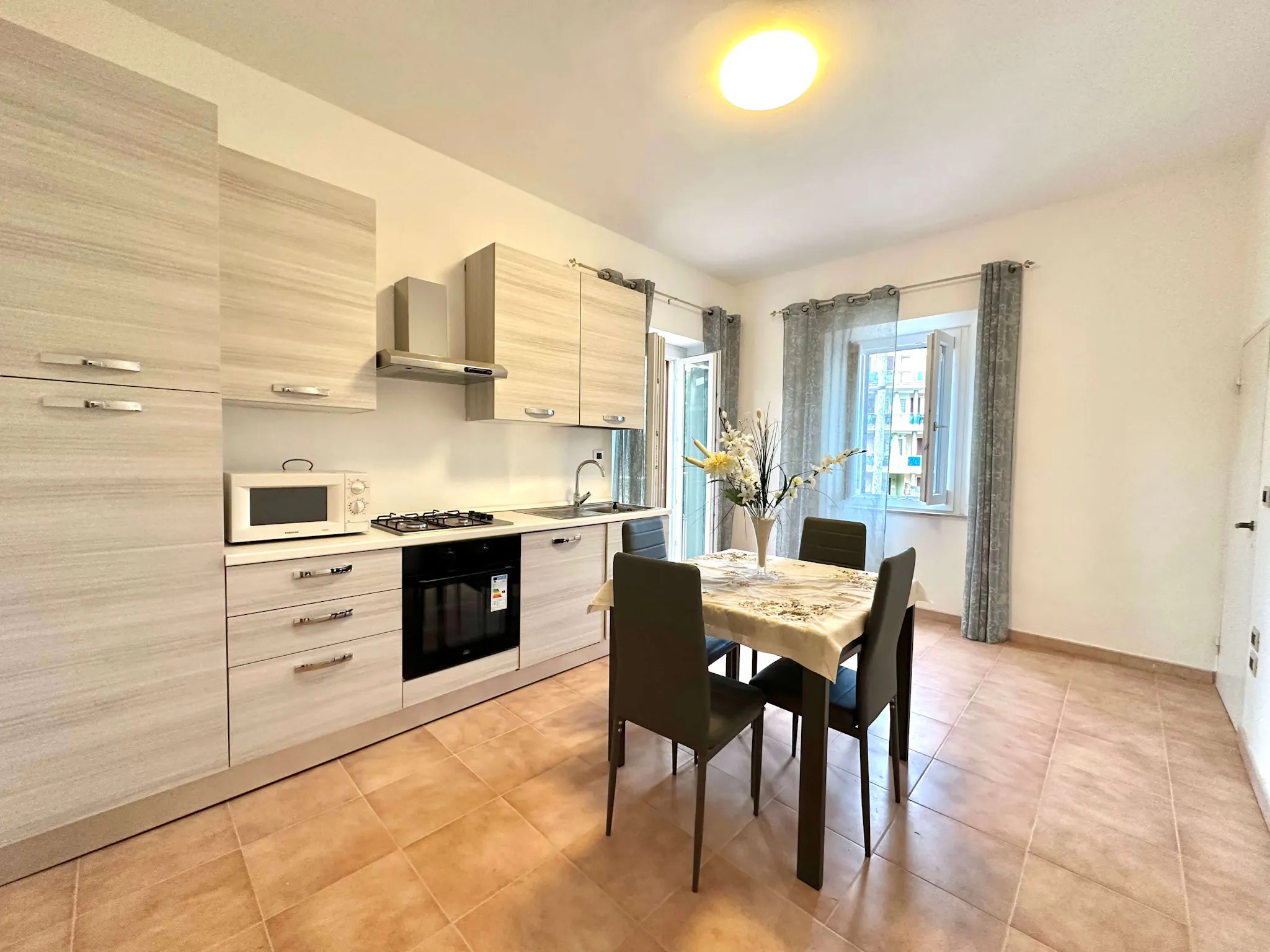 2-Bedroom Apartment in Via Giacomo Puccini, Perugia ROOM 1