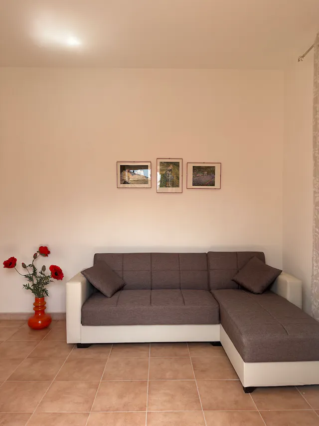 2-Bedroom Apartment in Via Giacomo Puccini, Perugia room image 4