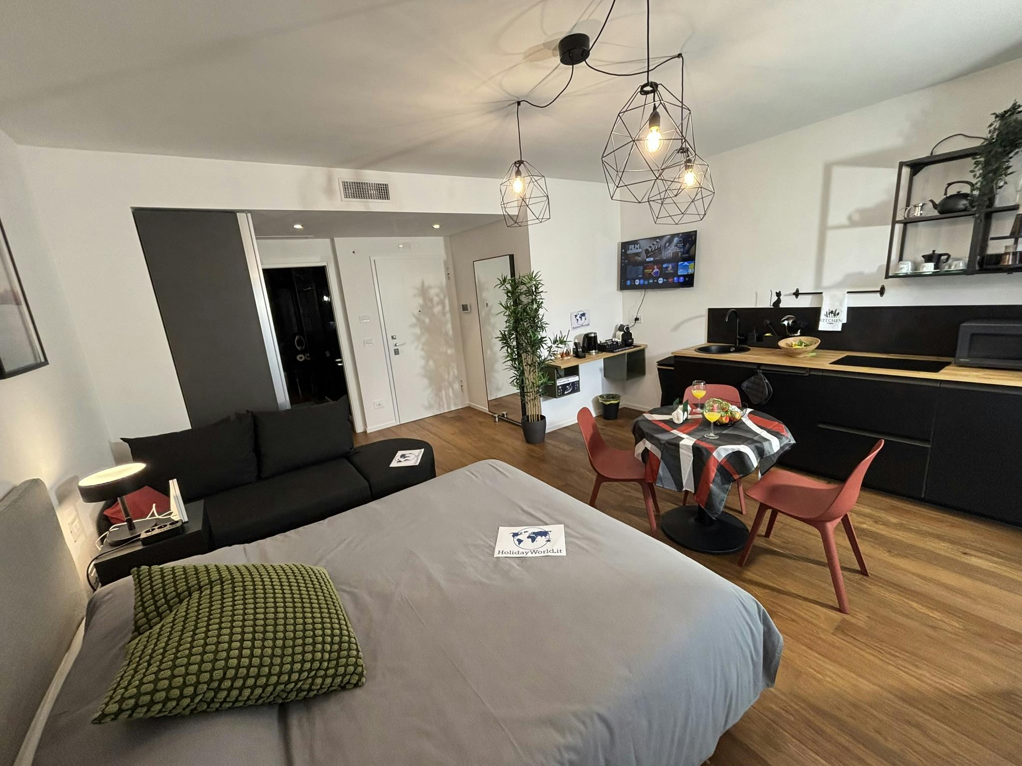 Студия сдается в аренду за 2 627 € в месяц в Bari, Via Giovanni Bovio