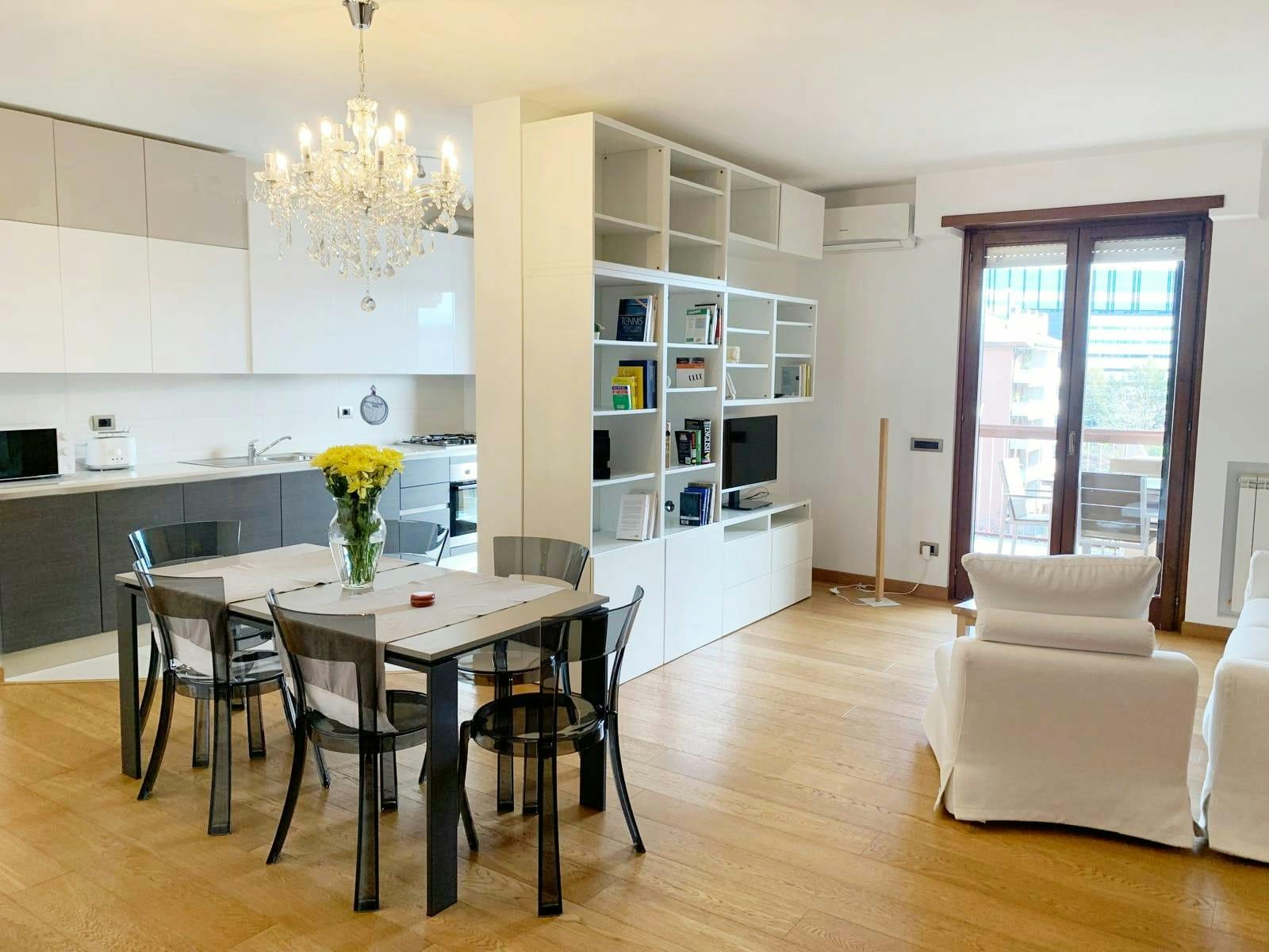 Apartment for rent for €2,200 per month in Rome, Viale della Grande Muraglia
