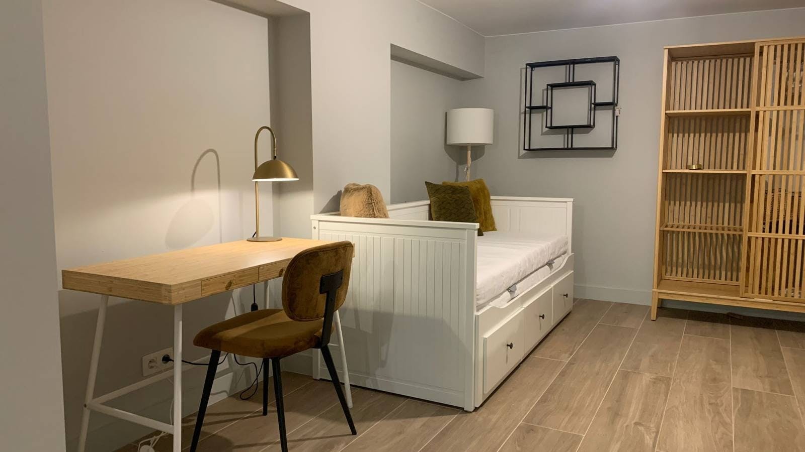 单间公寓 正在以 €880 的月租出租，其位于 Woluwe-Saint-Pierre, Avenue Charles Thielemans