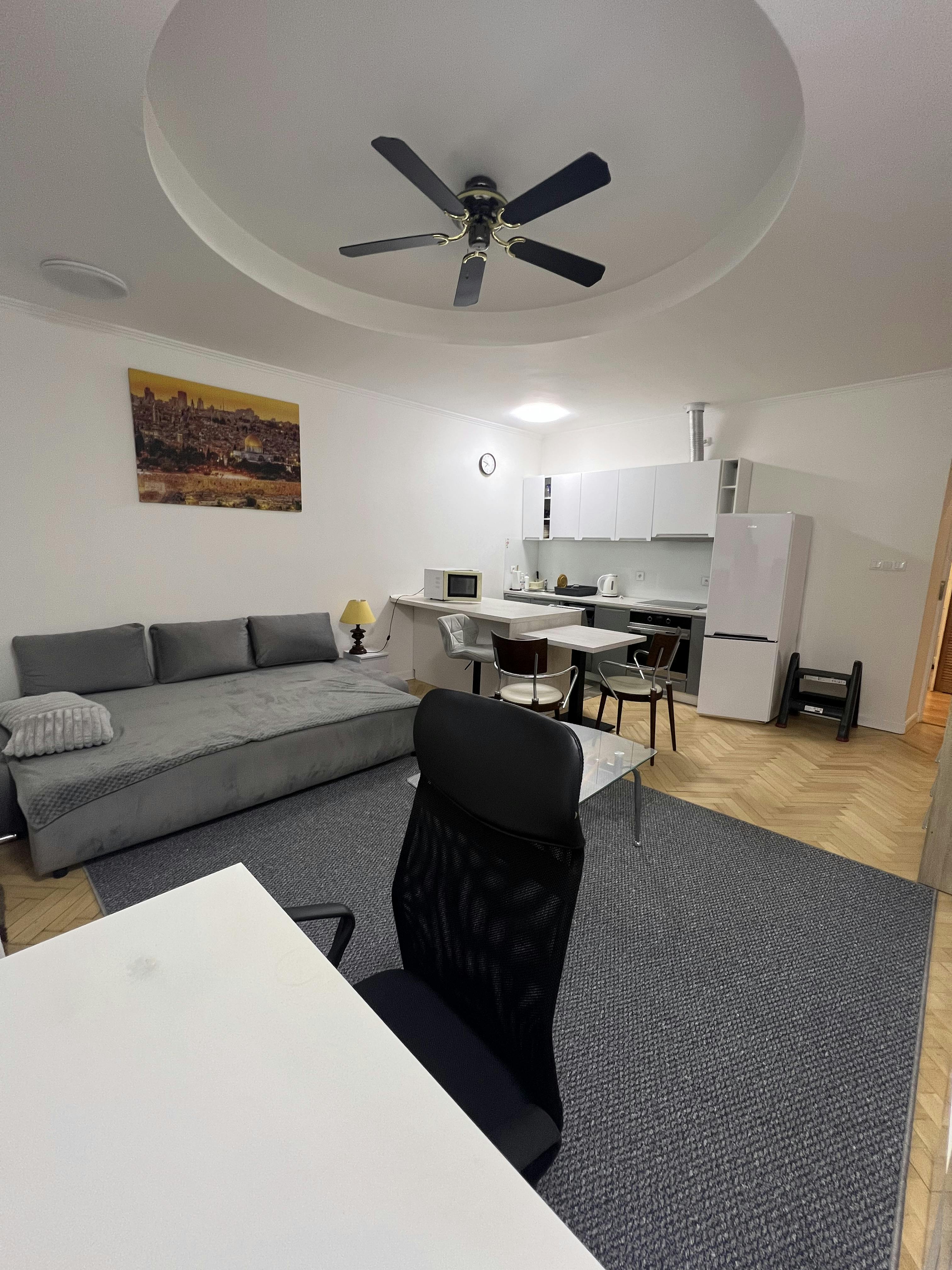 Studio te huur voor € 988 per maand in Warsaw, Sienna