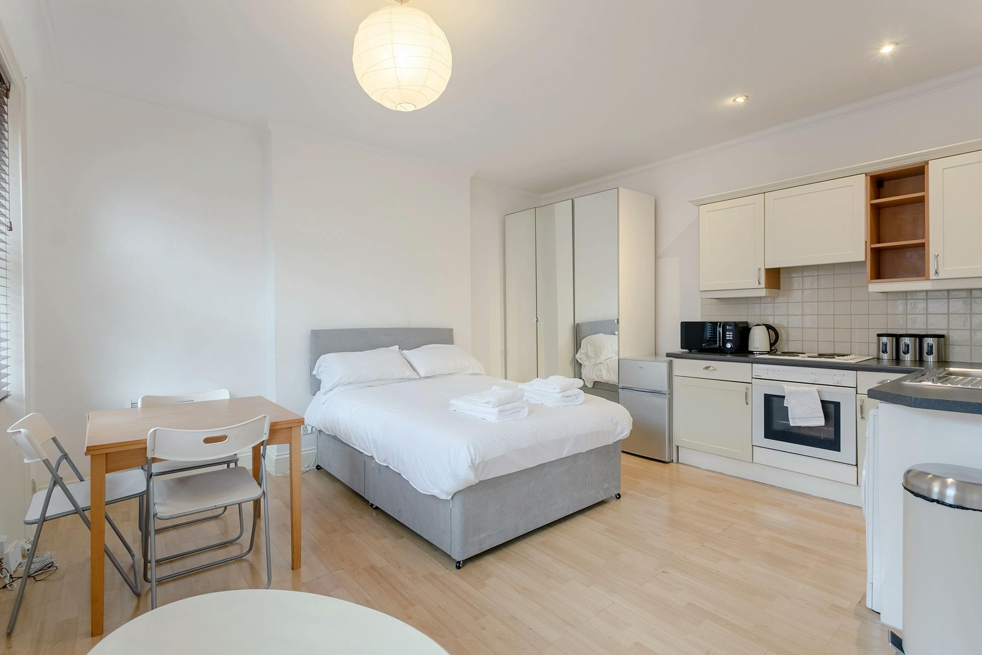 Appartement à louer pour 2 525 £GB/mois à London, Charleville Road