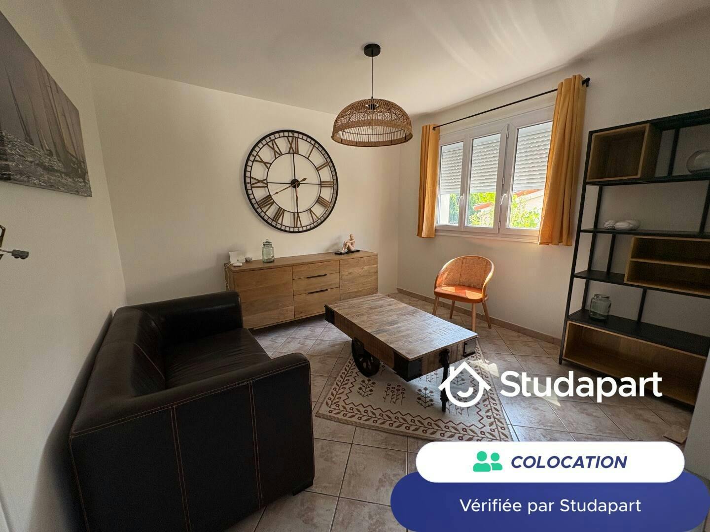 私人房间 正在以 €450 的月租出租，其位于 La Roche-sur-Yon, Rue des Robretières