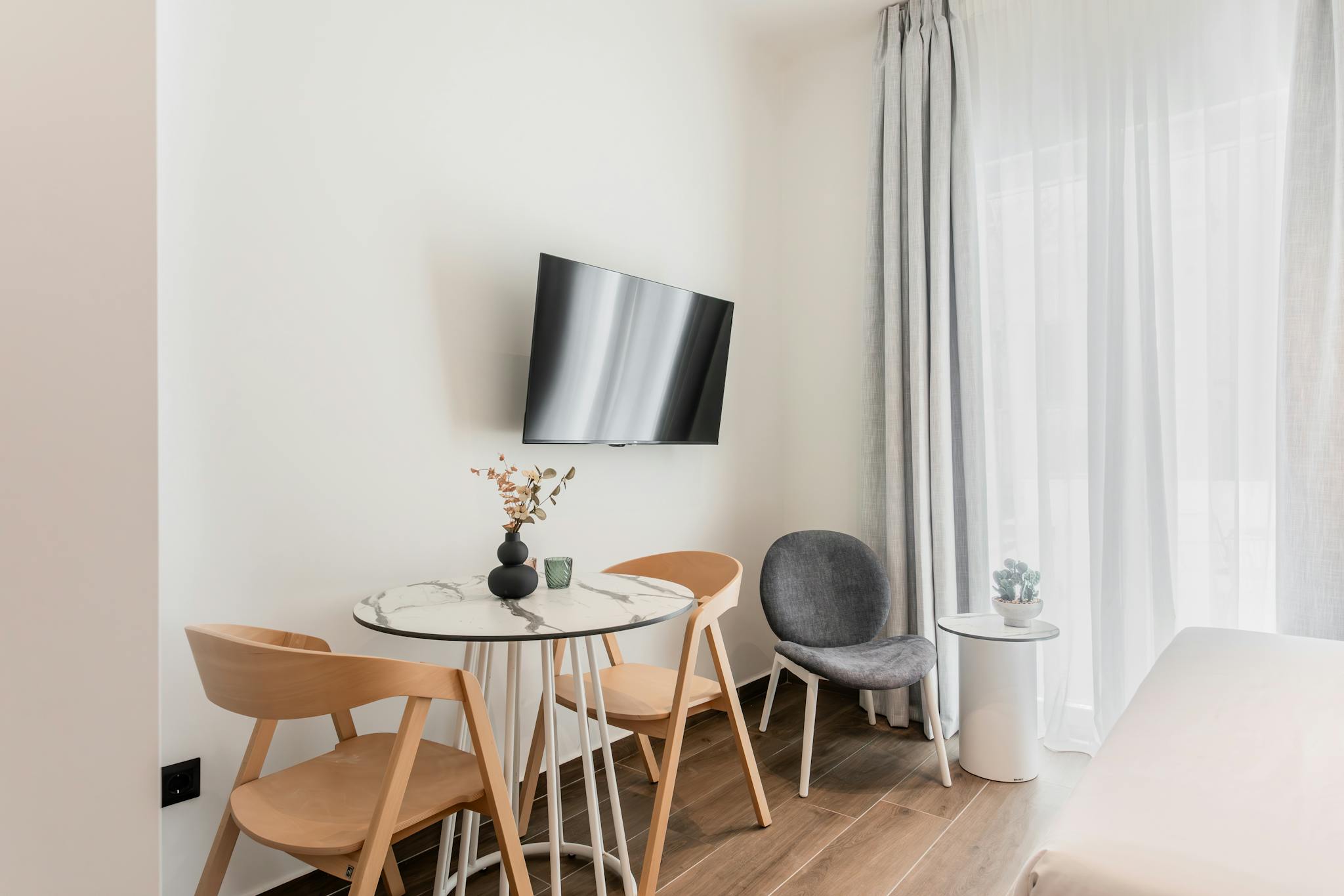 Kleomenous, Athina preview