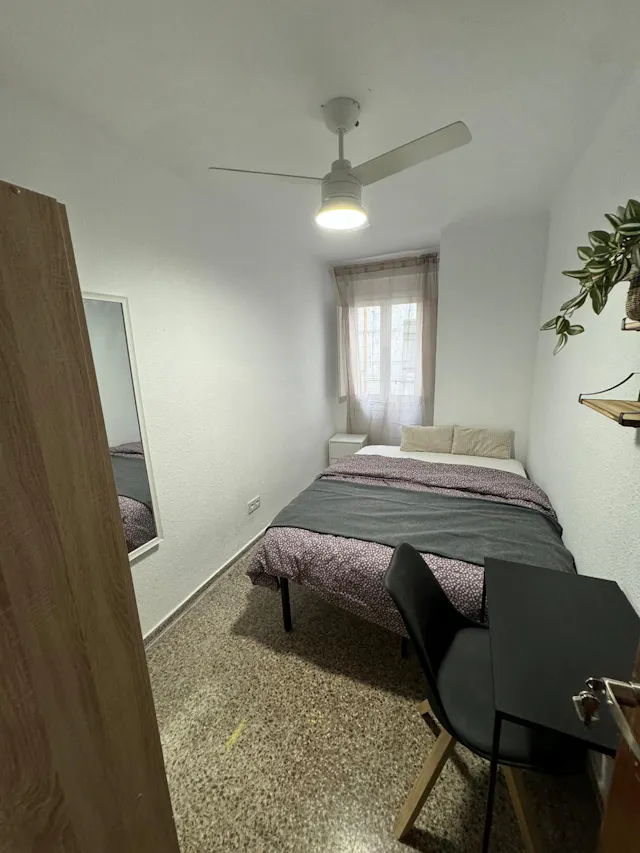 Private room in Carrer de Pere Cabanes, Valencia (1670832) room image 1