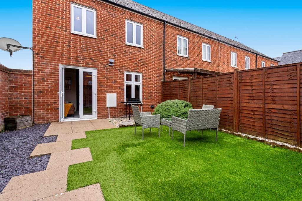 Дом сдается в аренду за 5 000 £ в месяц в Swindon, Havisham Drive