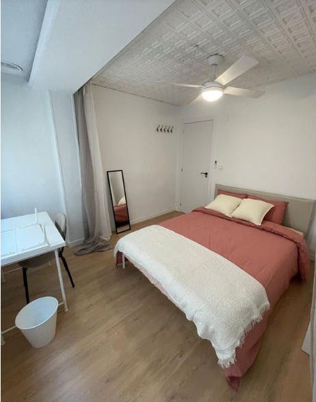 Private room for rent for €295 per month in Xirivella, Carrer del Doctor Fléming