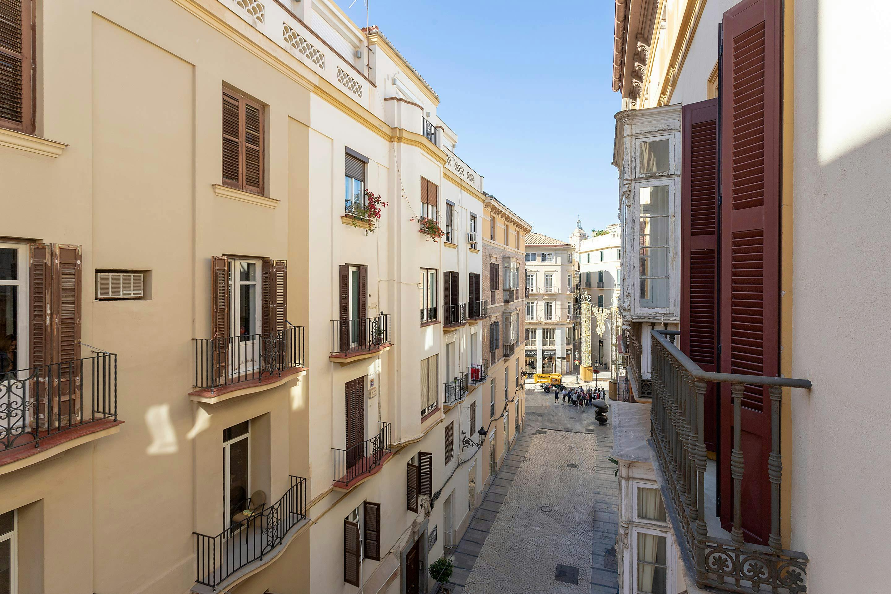 Apartment for rent for €8,364 per month in Málaga, Calle Strachan