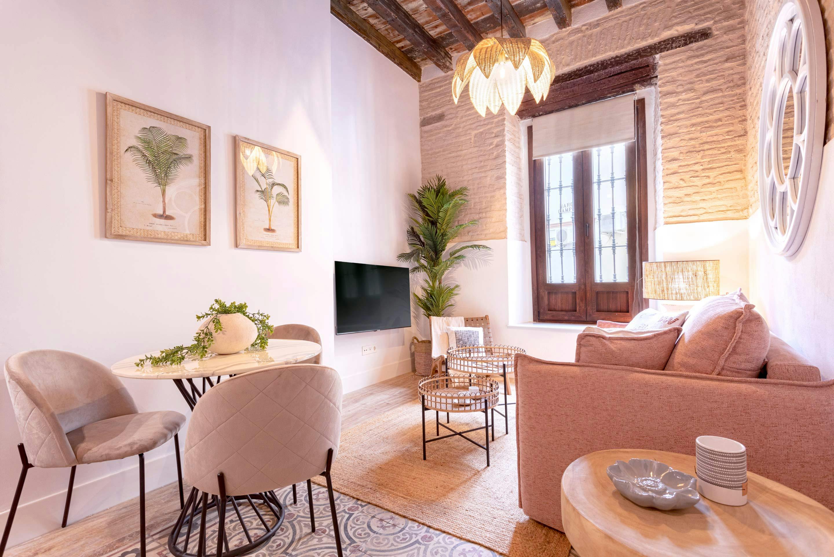 Apartment for rent for €6,746 per month in Sevilla, Calle Santas Patronas