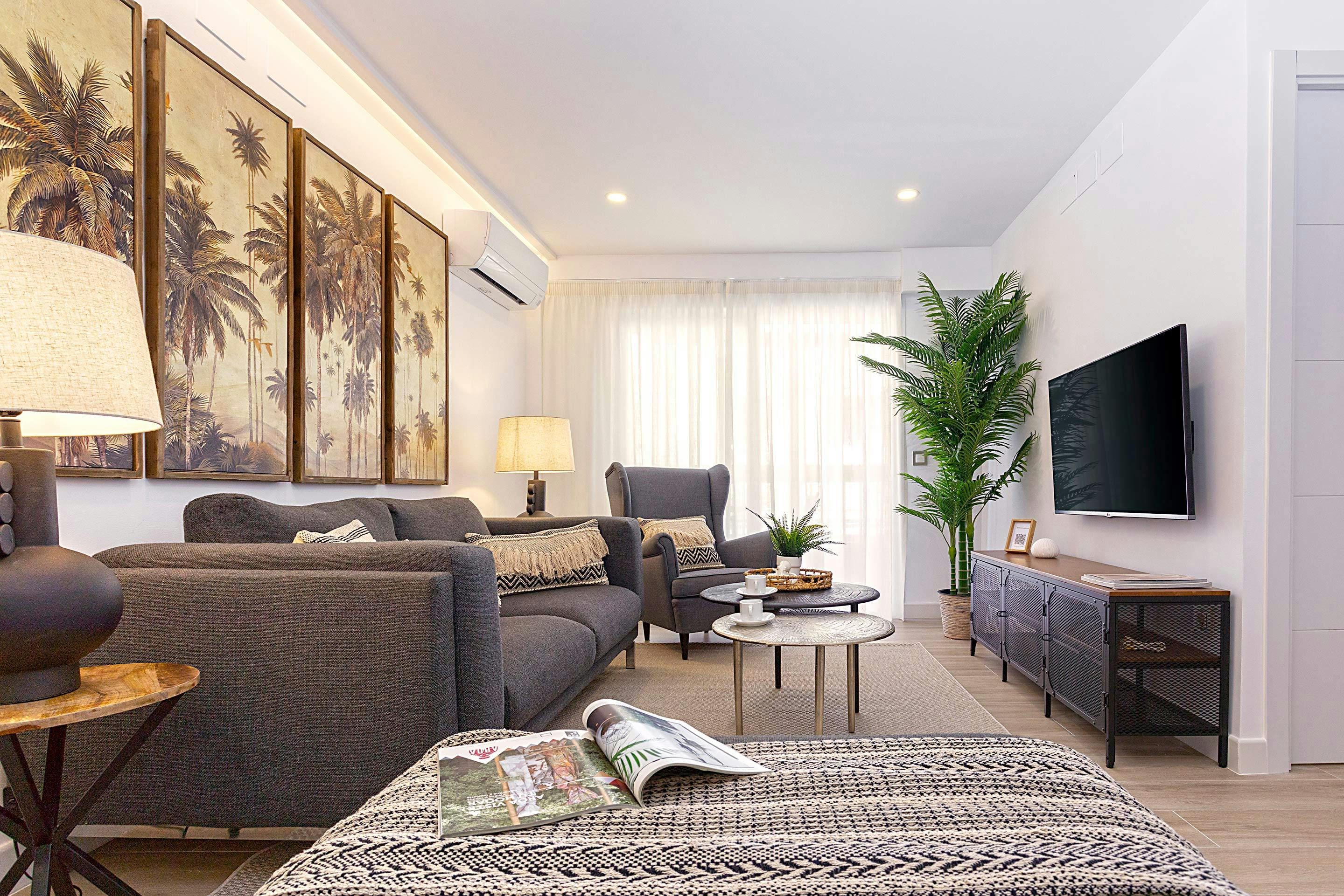 Apartment for rent for €7,002 per month in Málaga, Calle Victoria