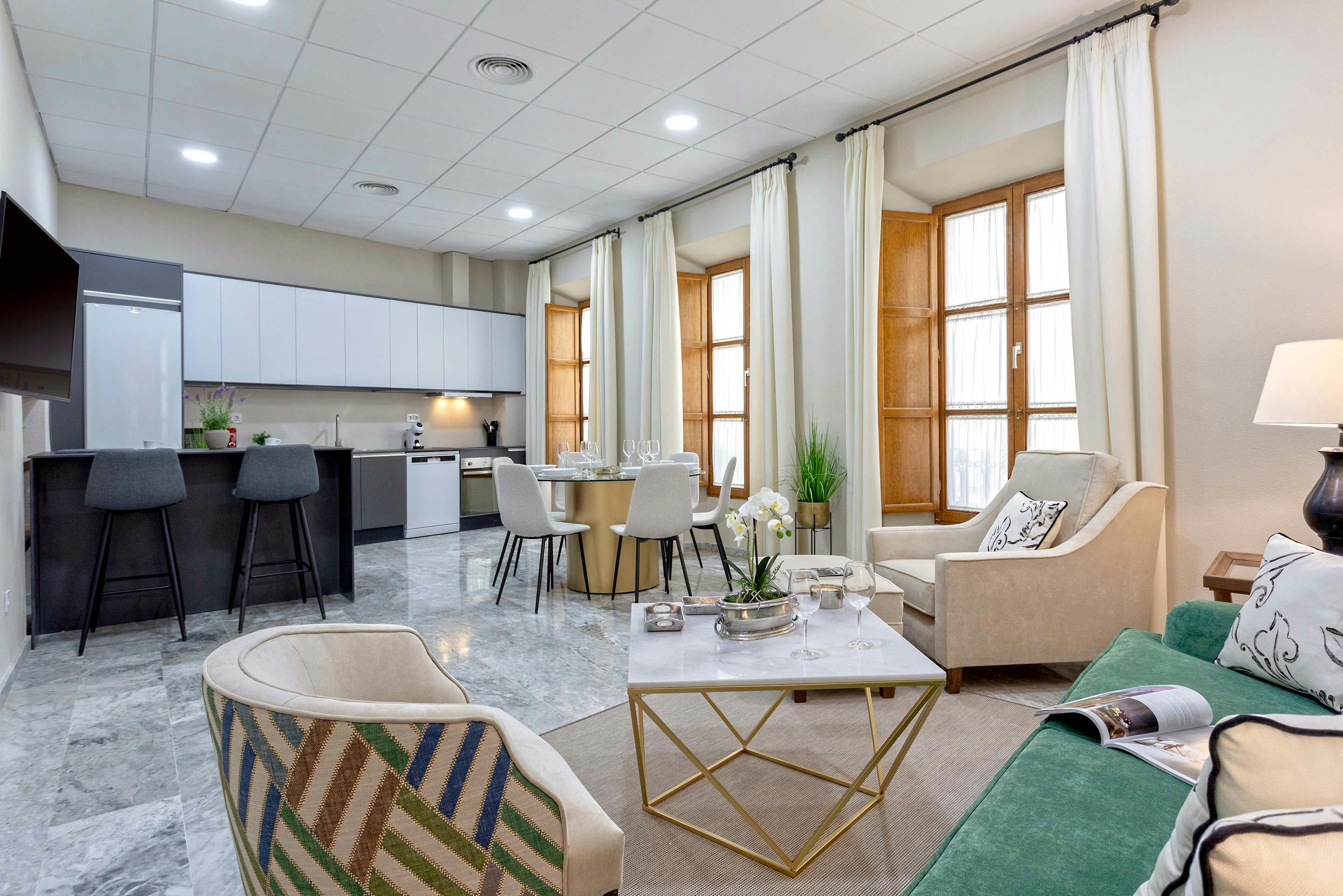 Apartment for rent for €5,485 per month in Córdoba, Calle Victoriano Rivera