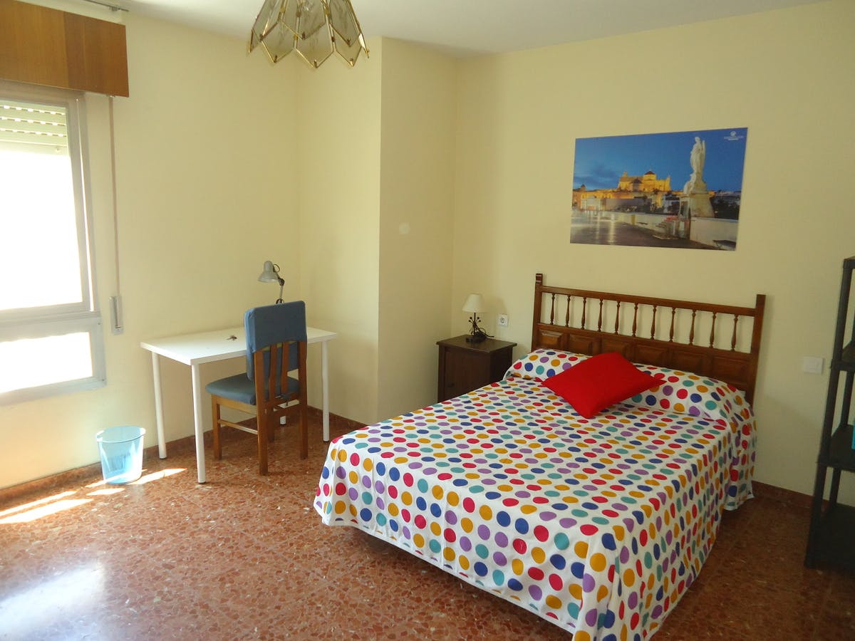 Приватна кімната за оренду для 275 EUR на місяць у Córdoba, Calle Diego Serrano