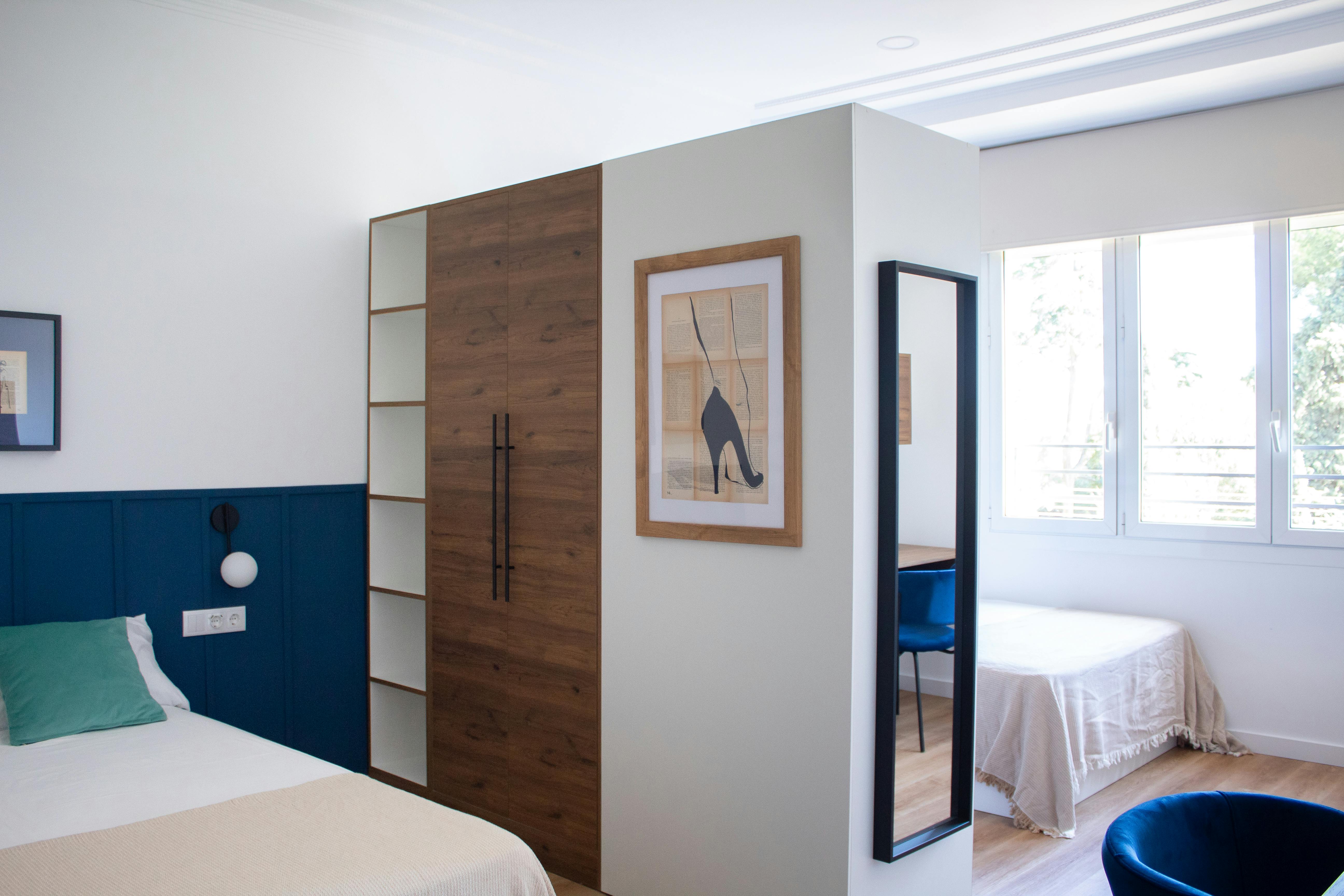 Shared room for rent for €1,180 per month in Barcelona, Carrer de Muntaner