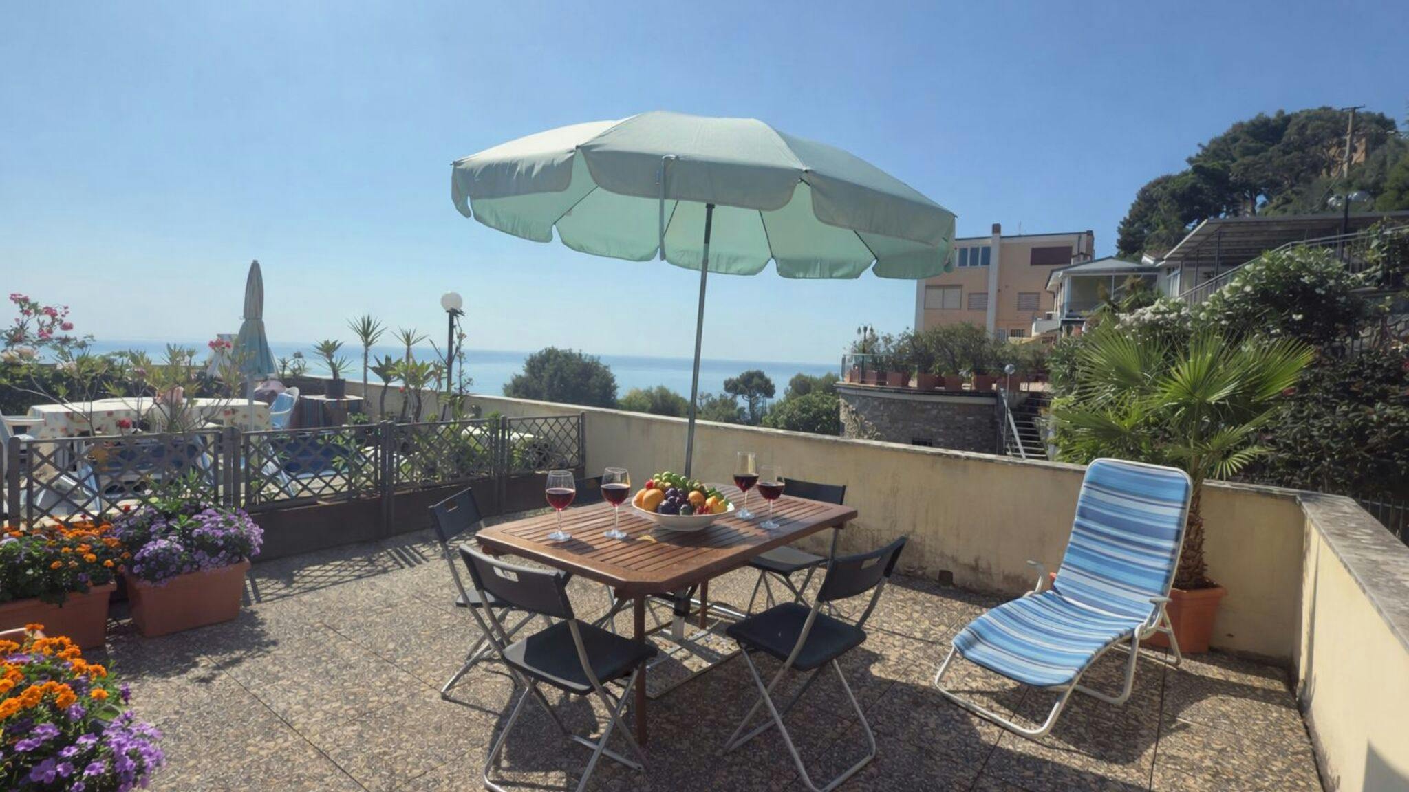 Apartment for rent for €1 per month in San Bartolomeo al Mare, Via Aurelia