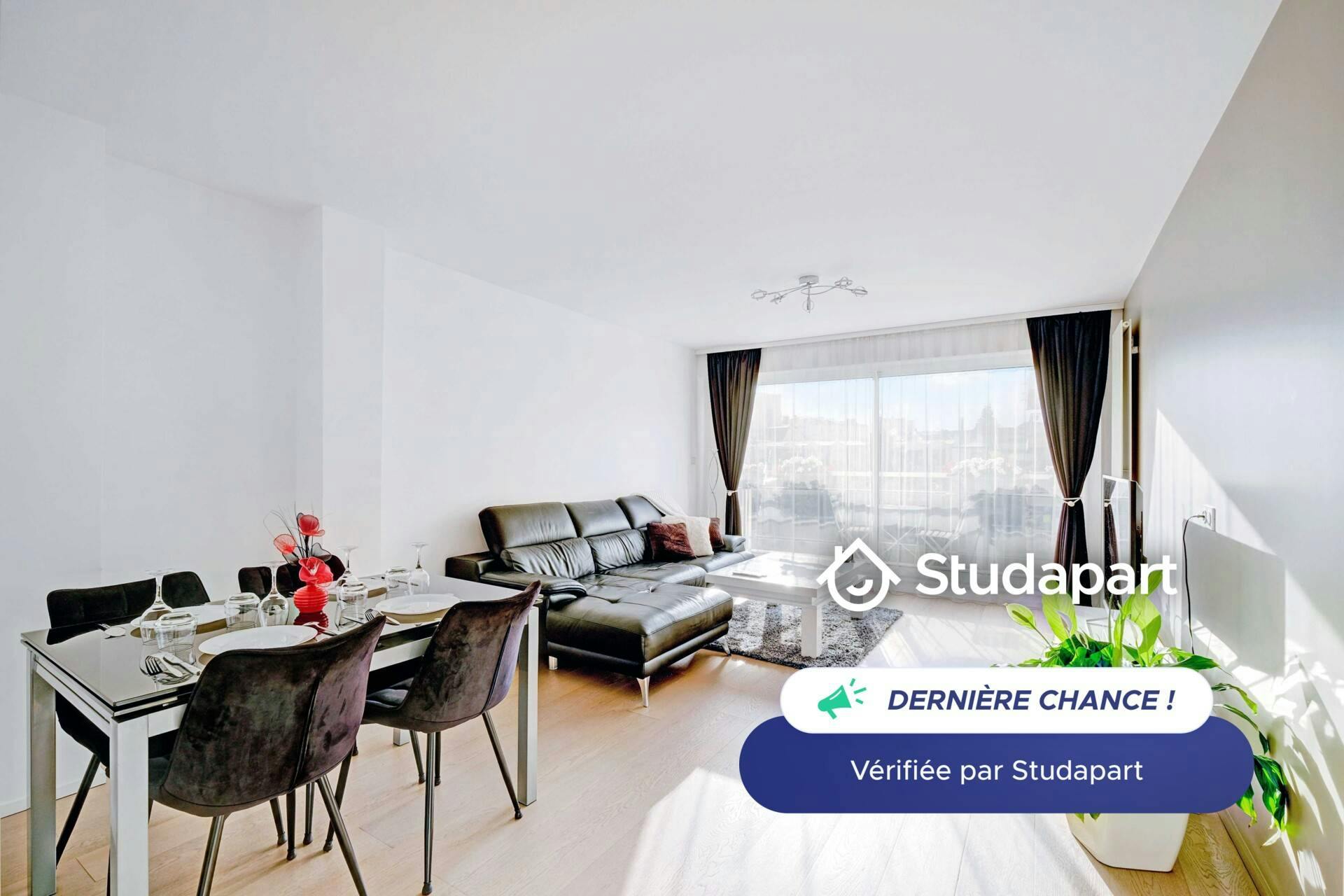 Apartment for rent for €3,278 per month in Charenton-le-Pont, Rue de la République