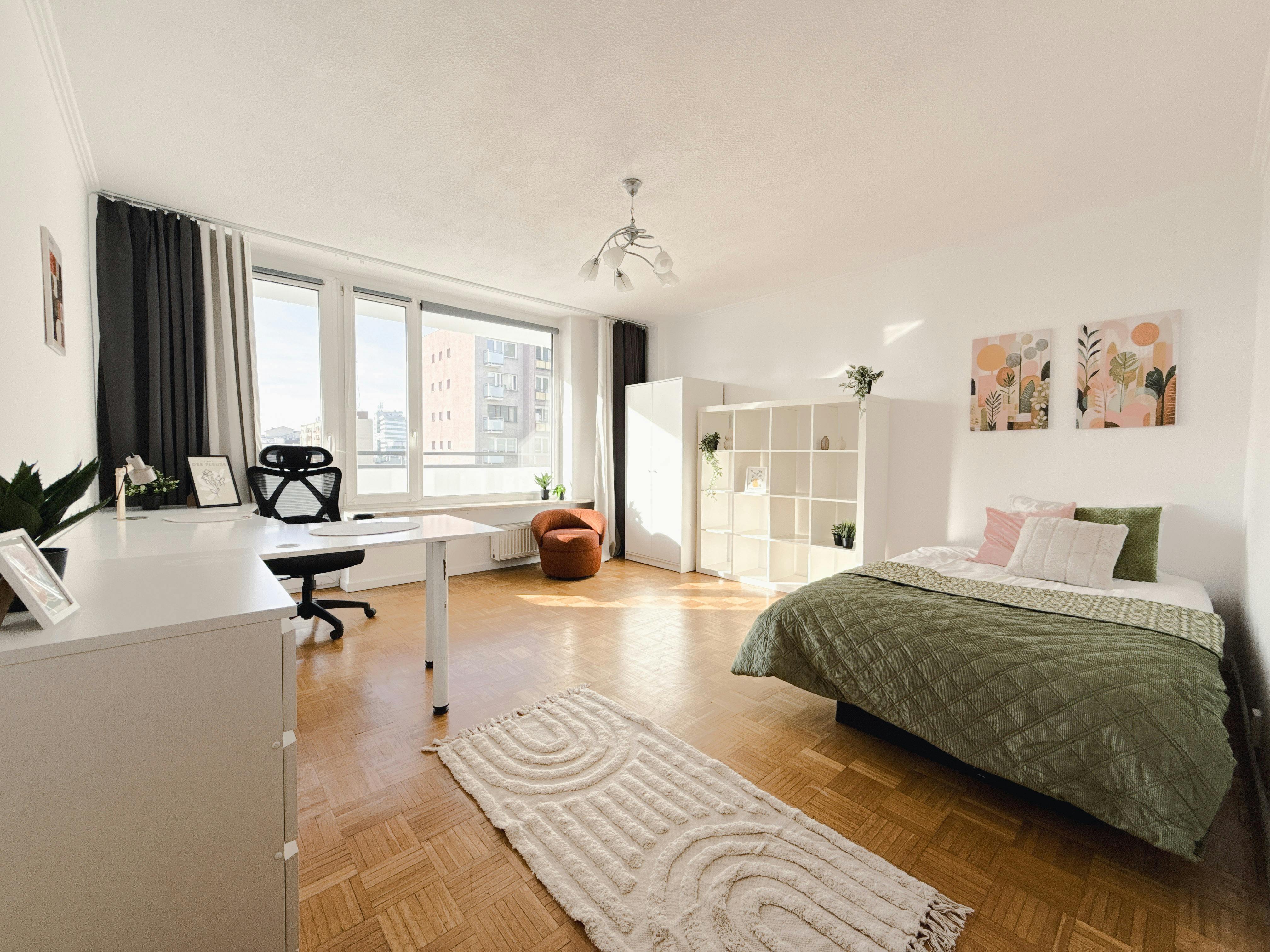 Żelazna, Warsaw preview